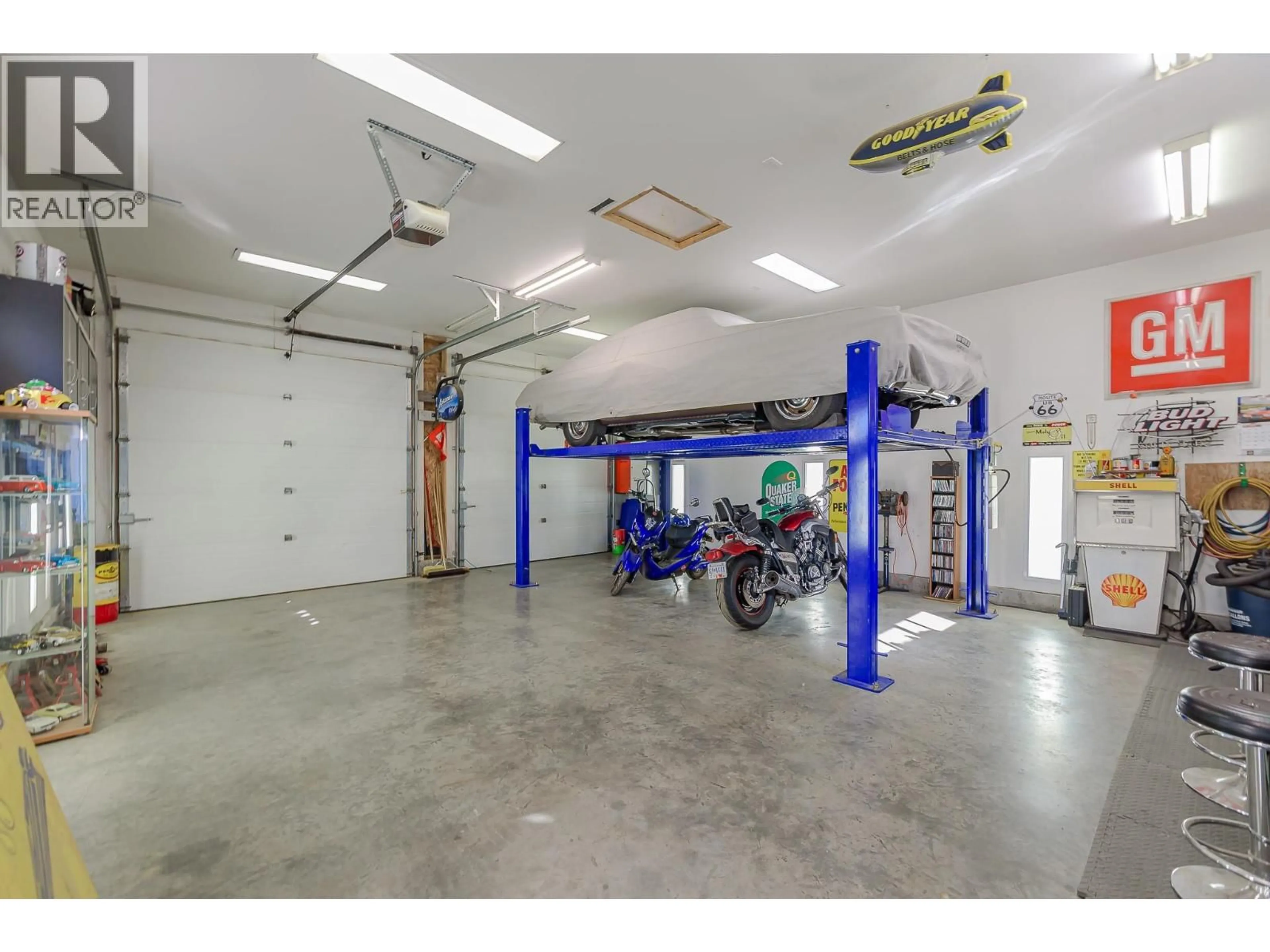 Indoor garage for 602 MAPLE STREET, Sicamous British Columbia V0E2V1