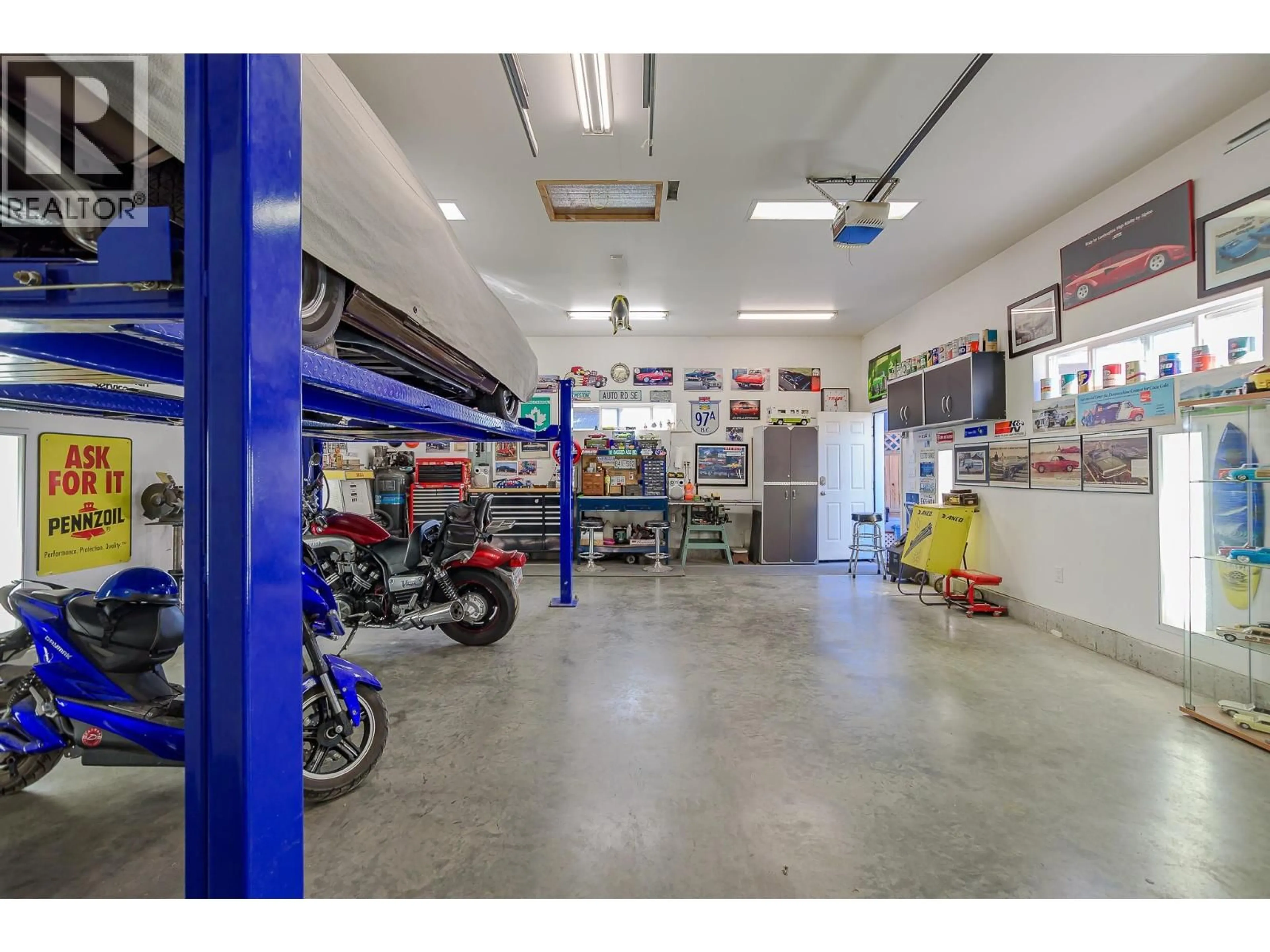 Indoor garage for 602 MAPLE STREET, Sicamous British Columbia V0E2V1