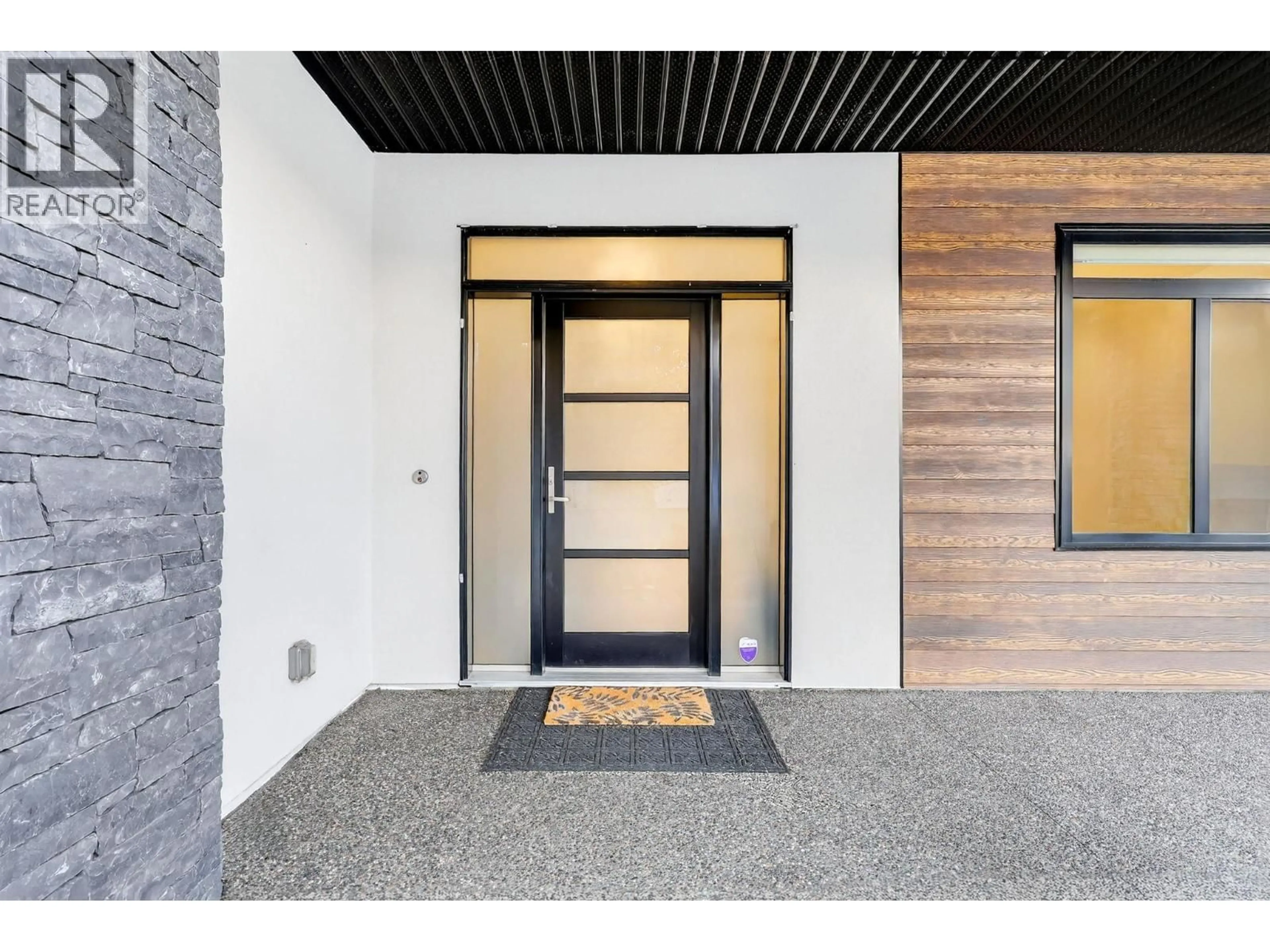Indoor entryway for 135 ECHO RIDGE DRIVE, Kelowna British Columbia V1V0C9