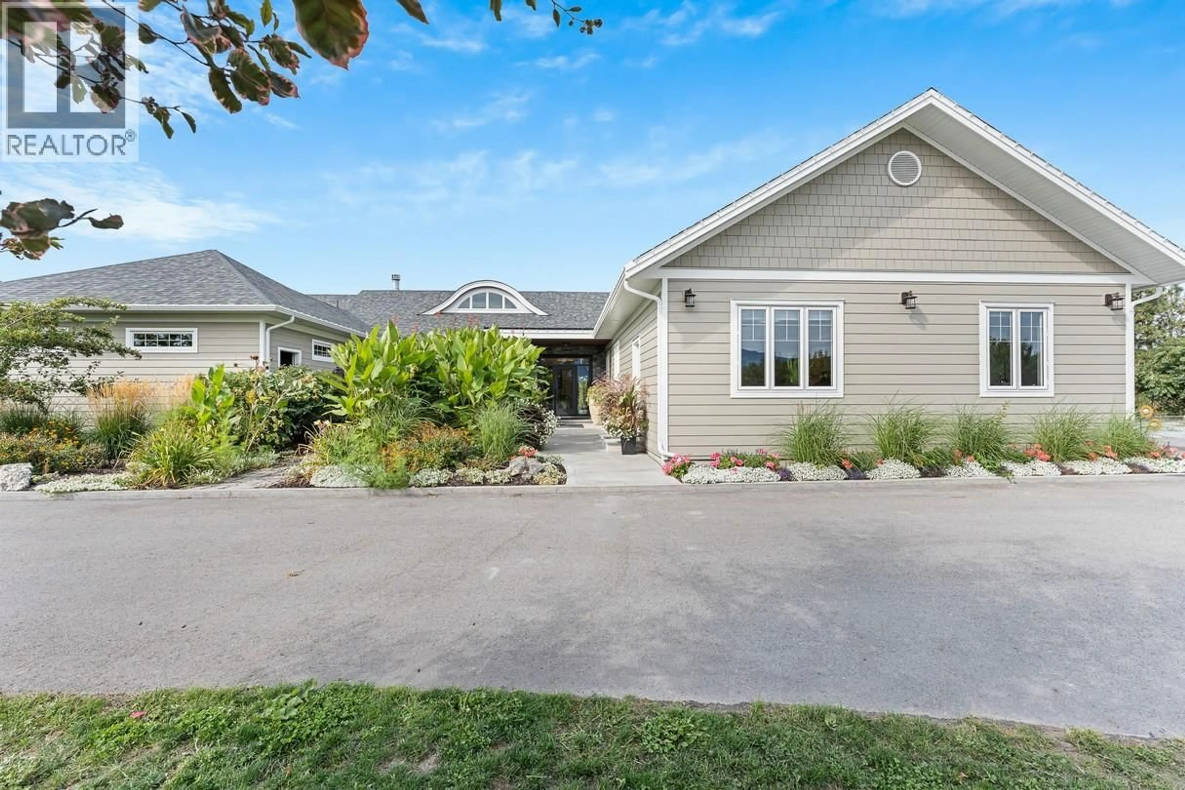 Home with vinyl exterior material, street for 3022 DUNSTER ROAD, Kelowna British Columbia V1W4H3