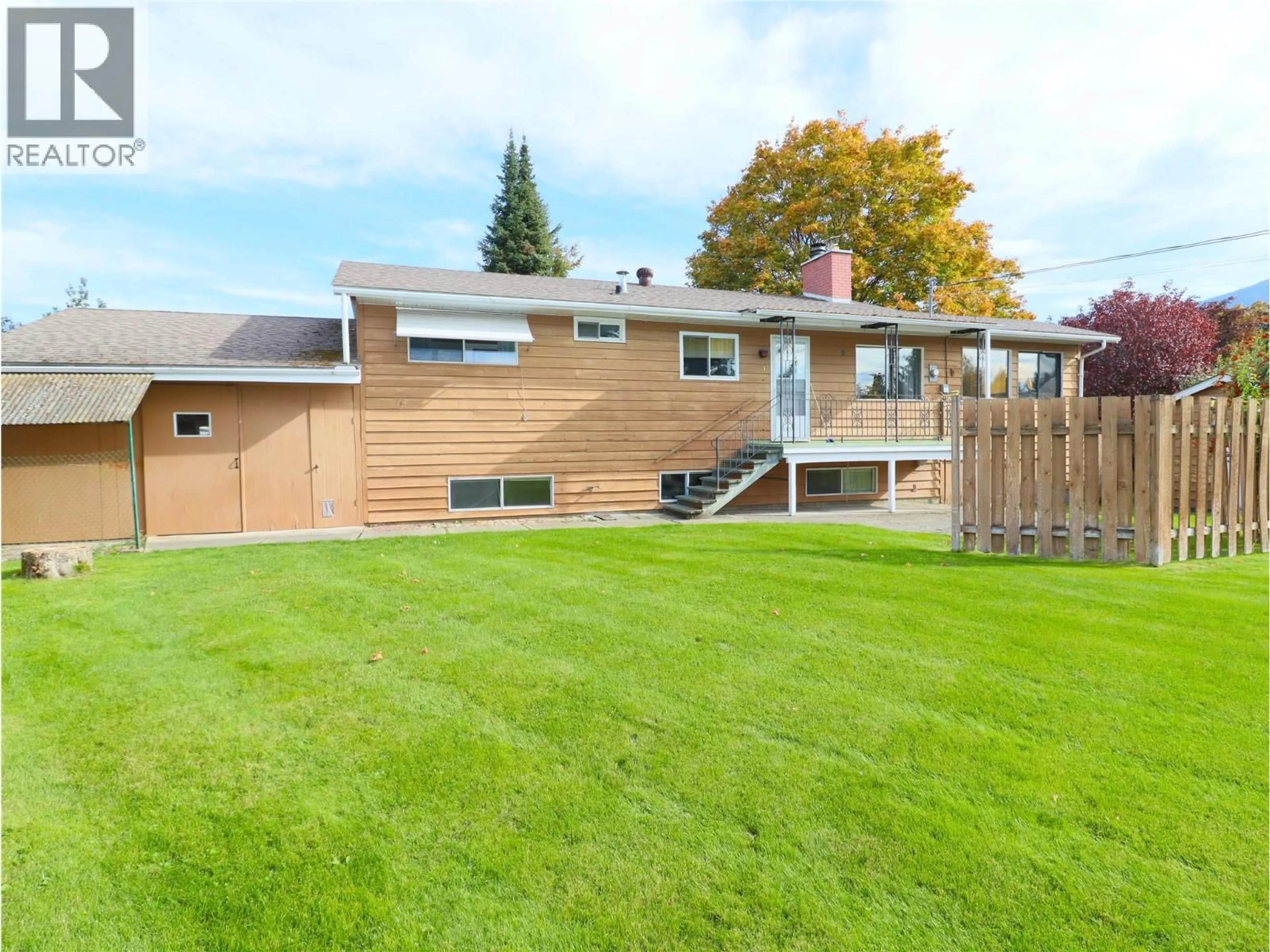 Home with vinyl exterior material, street for 6667 BOUNDARY DRIVE, Grand Forks British Columbia V0H1H0