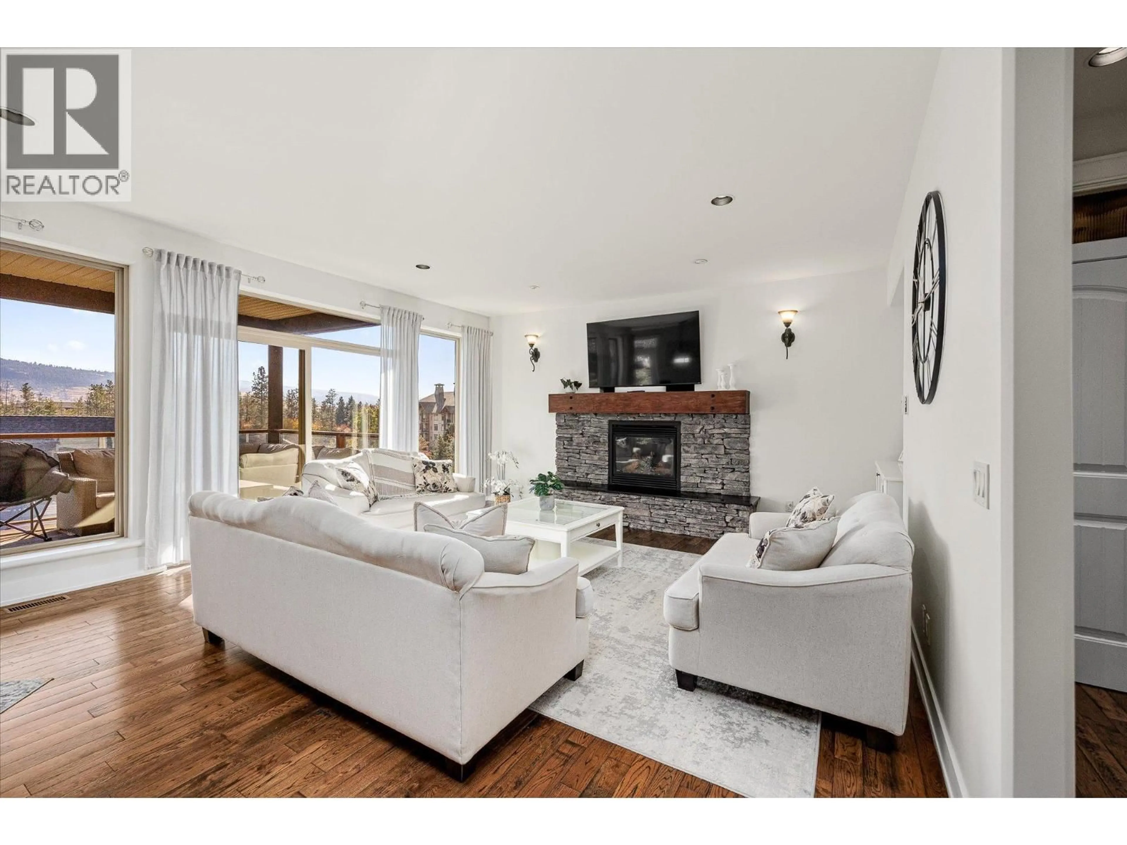 Living room with furniture, wood/laminate floor for 12815 SHORELINE DRIVE, Lake Country British Columbia V4V2N8