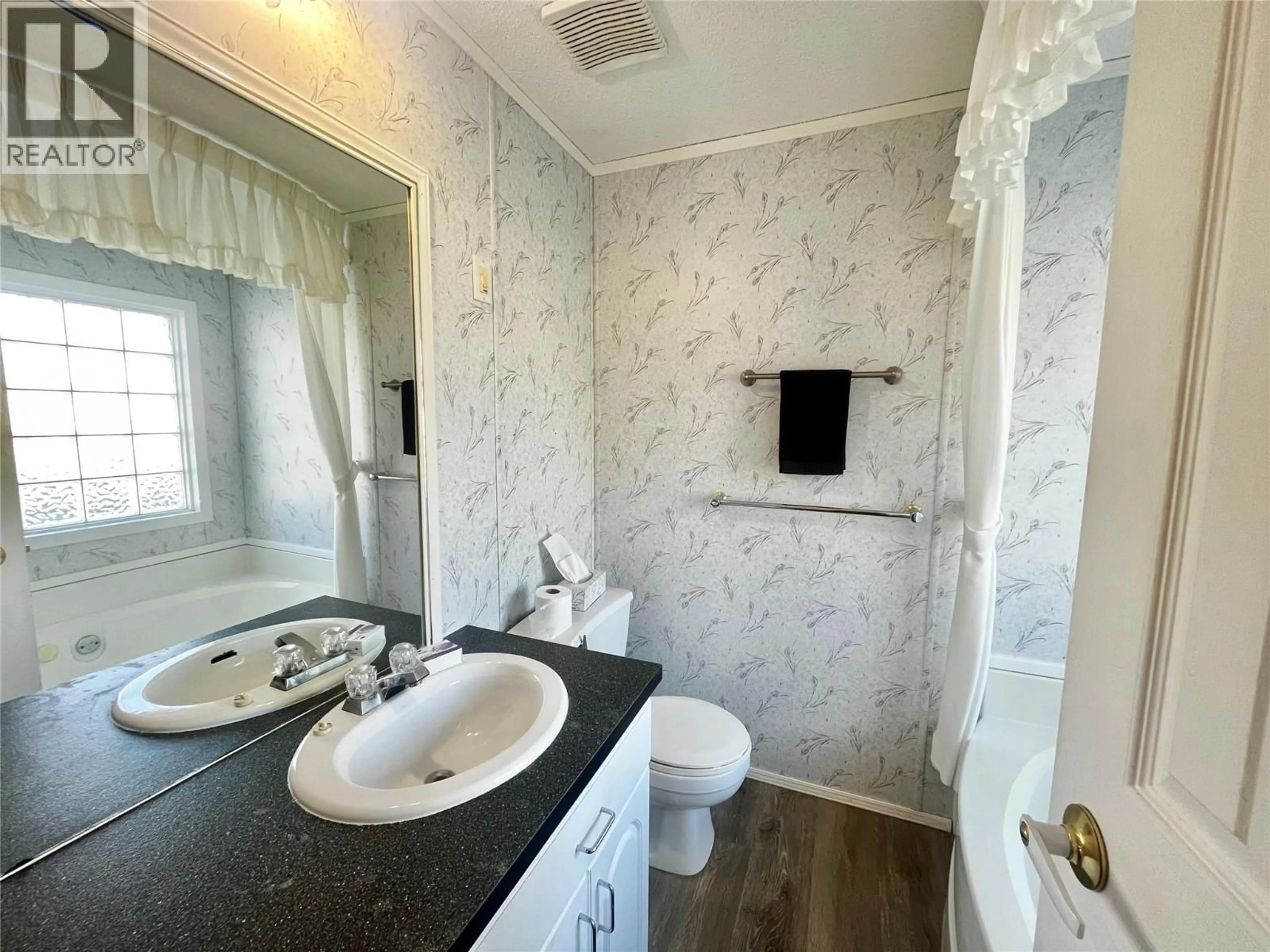 Standard bathroom, ceramic/tile floor for 13 - 2424 INDUSTRIAL RD 2 OTHER, Cranbrook British Columbia V1C6H3