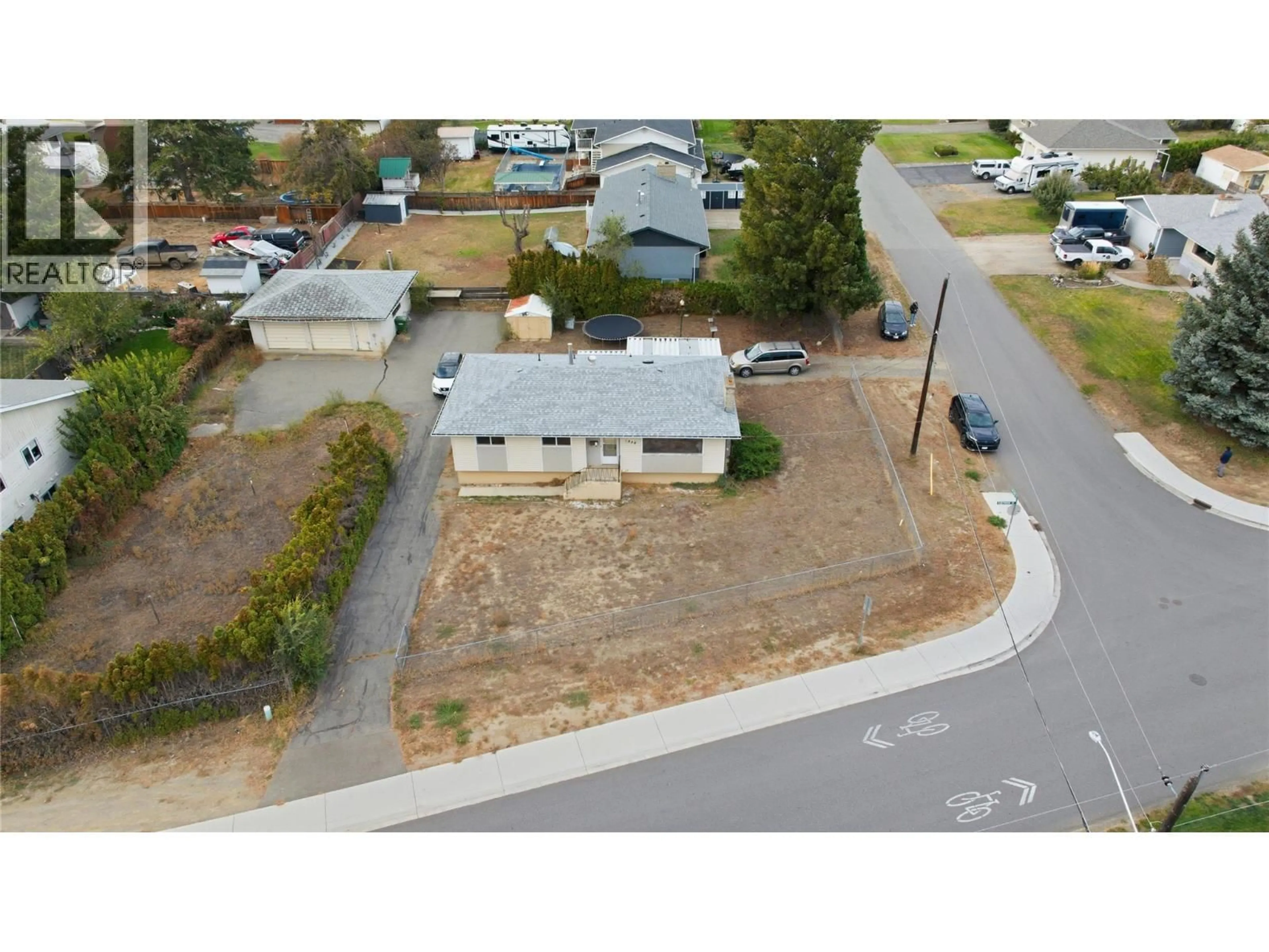 A pic from outside/outdoor area/front of a property/back of a property/a pic from drone, street for 1838 FLEETWOOD AVENUE, Kamloops British Columbia V2B4S1