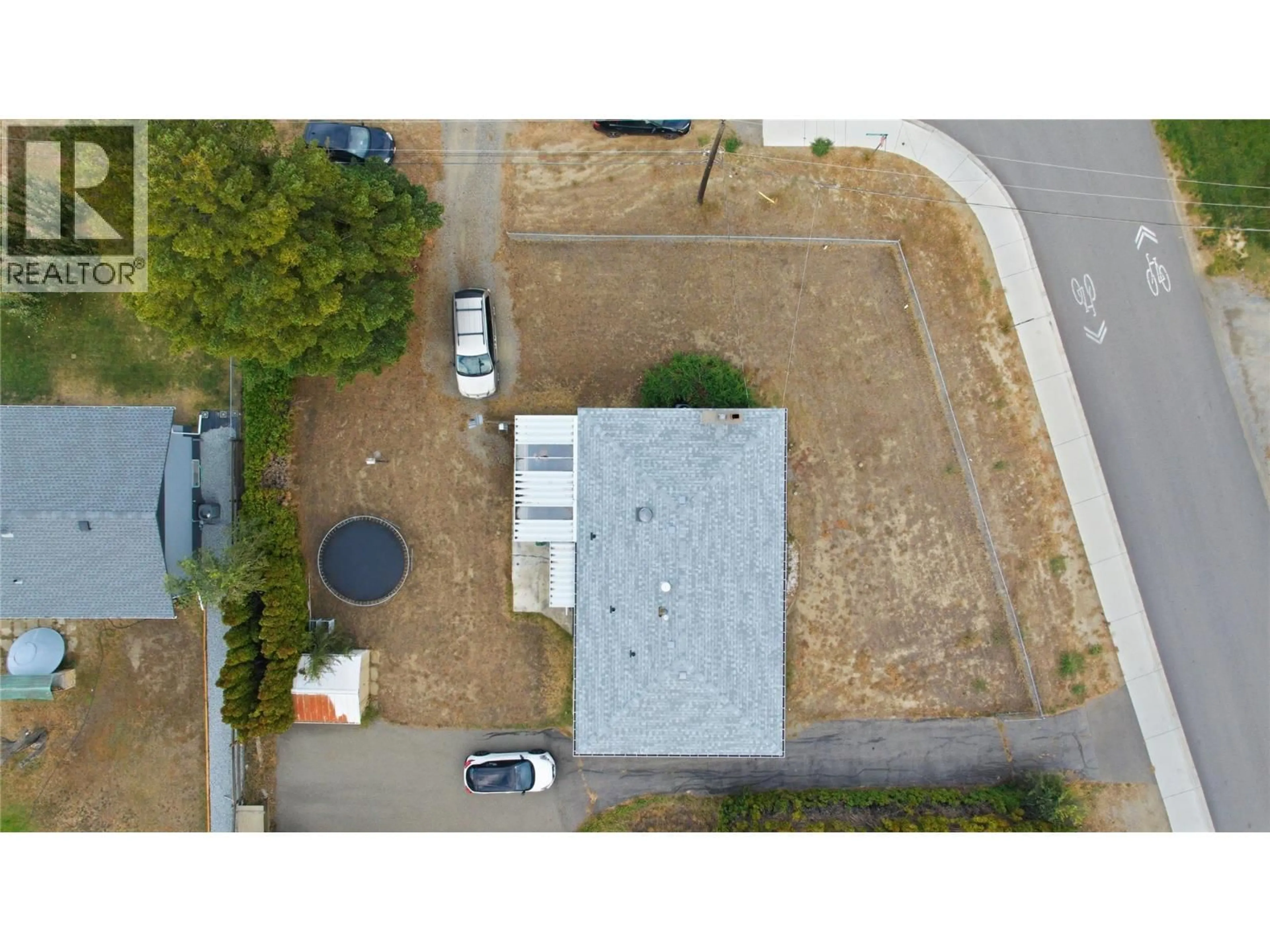 A pic from outside/outdoor area/front of a property/back of a property/a pic from drone, street for 1838 FLEETWOOD AVENUE, Kamloops British Columbia V2B4S1