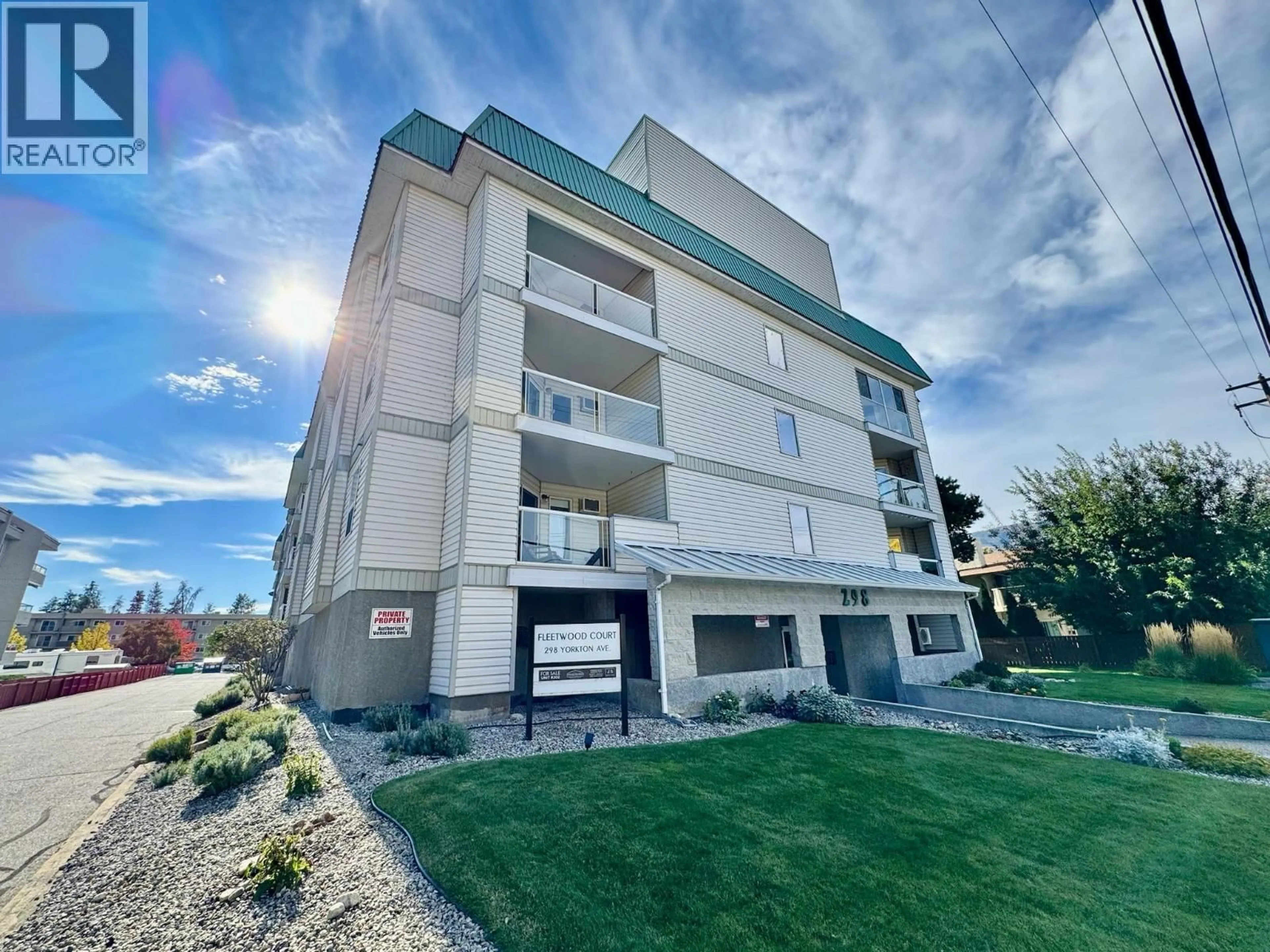 A pic from outside/outdoor area/front of a property/back of a property/a pic from drone, building for 109 - 298 YORKTON AVENUE, Penticton British Columbia V2A3V5