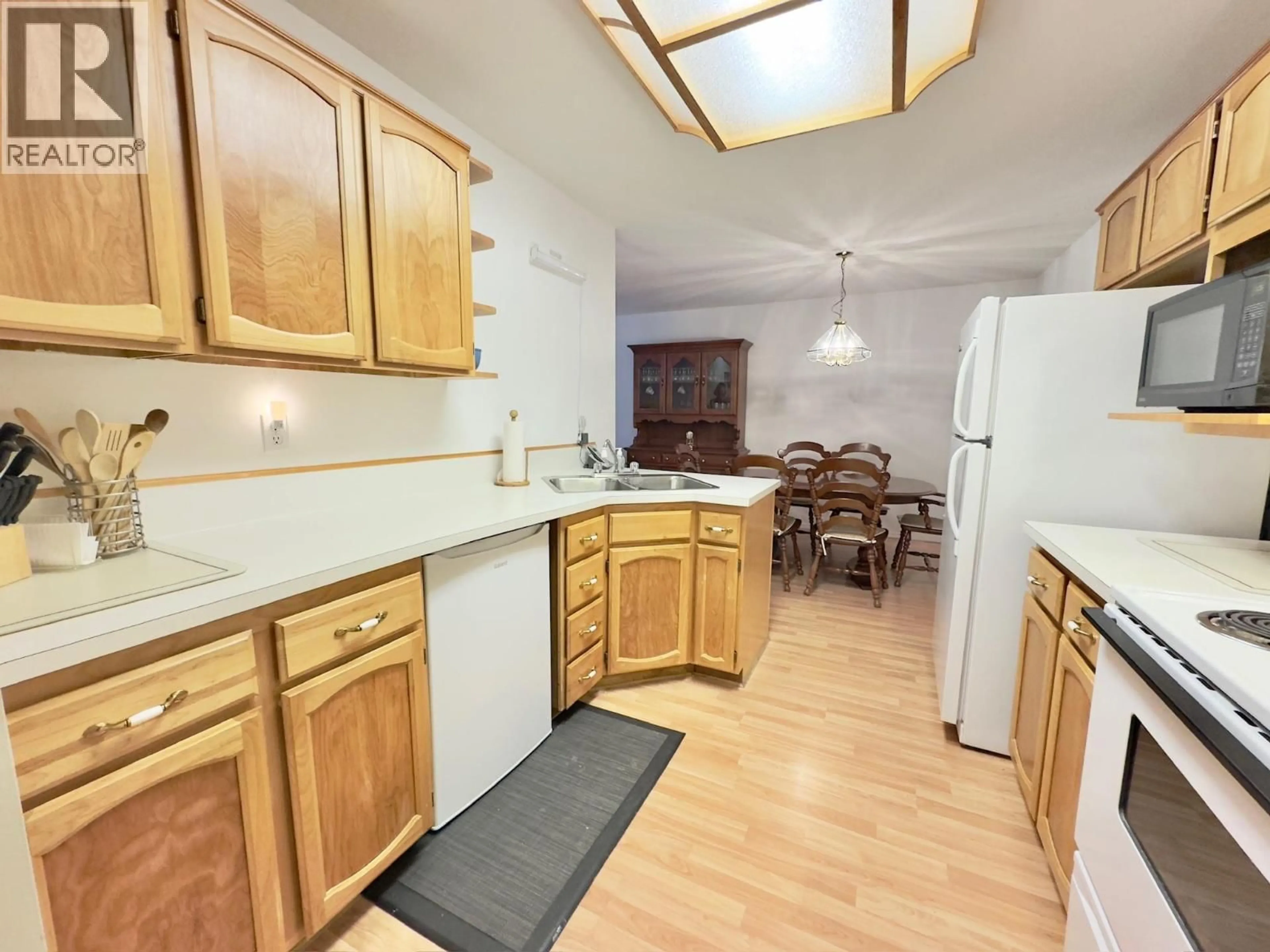 Standard kitchen, unknown for 109 - 298 YORKTON AVENUE, Penticton British Columbia V2A3V5