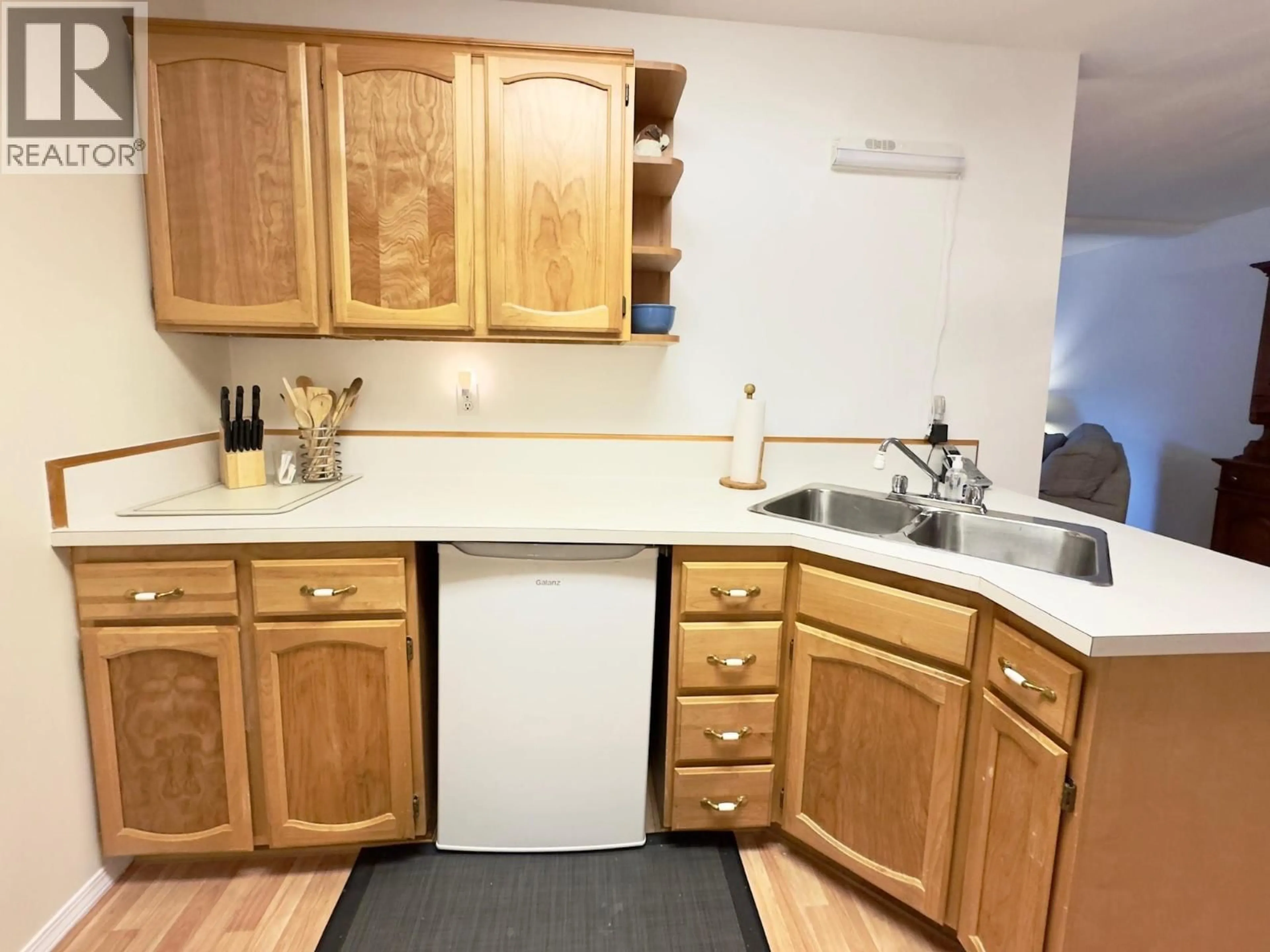 Standard kitchen, unknown for 109 - 298 YORKTON AVENUE, Penticton British Columbia V2A3V5