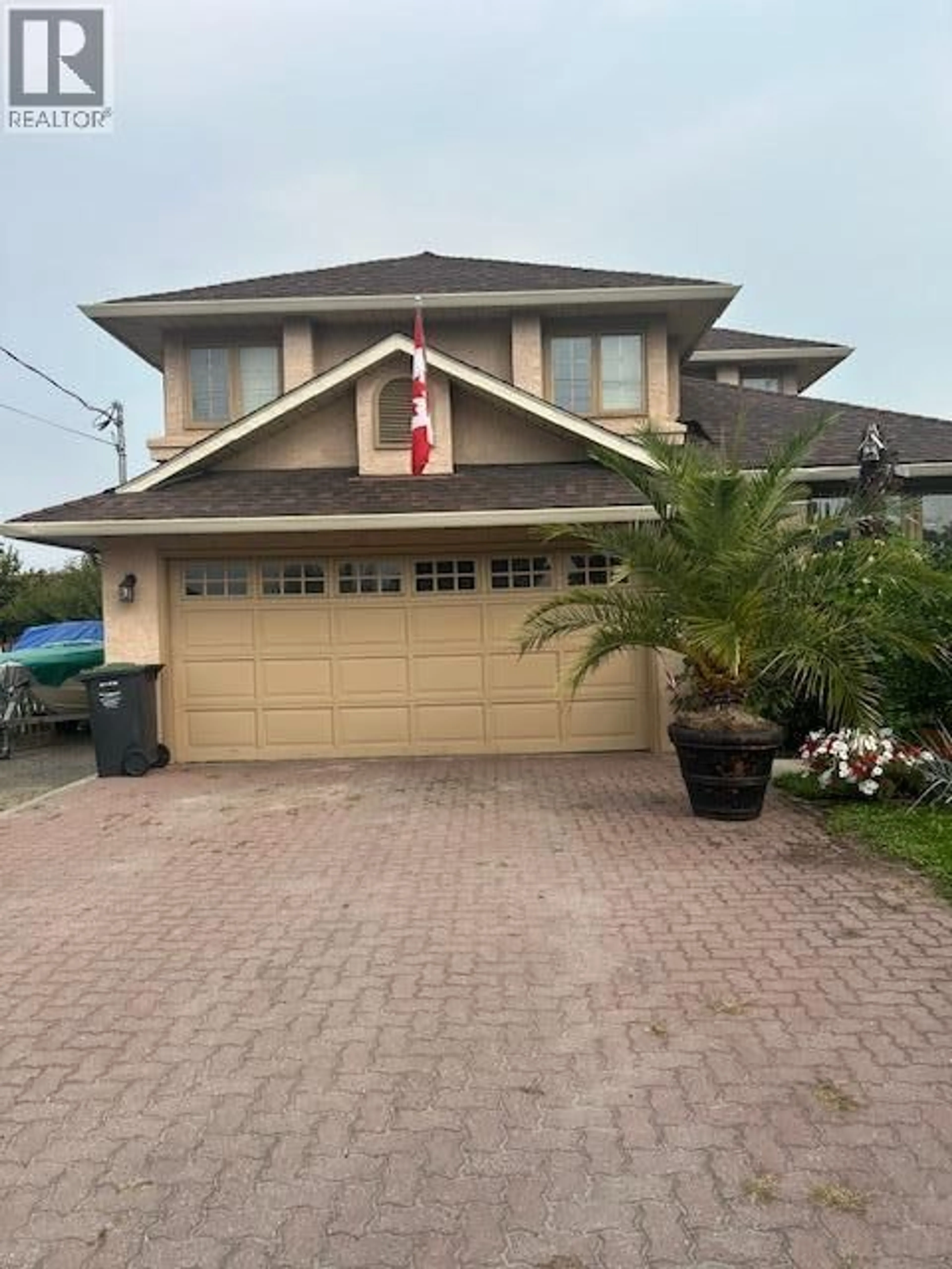 Home with vinyl exterior material, street for 3599 LAKESHORE ROAD, Kelowna British Columbia V1W3K1