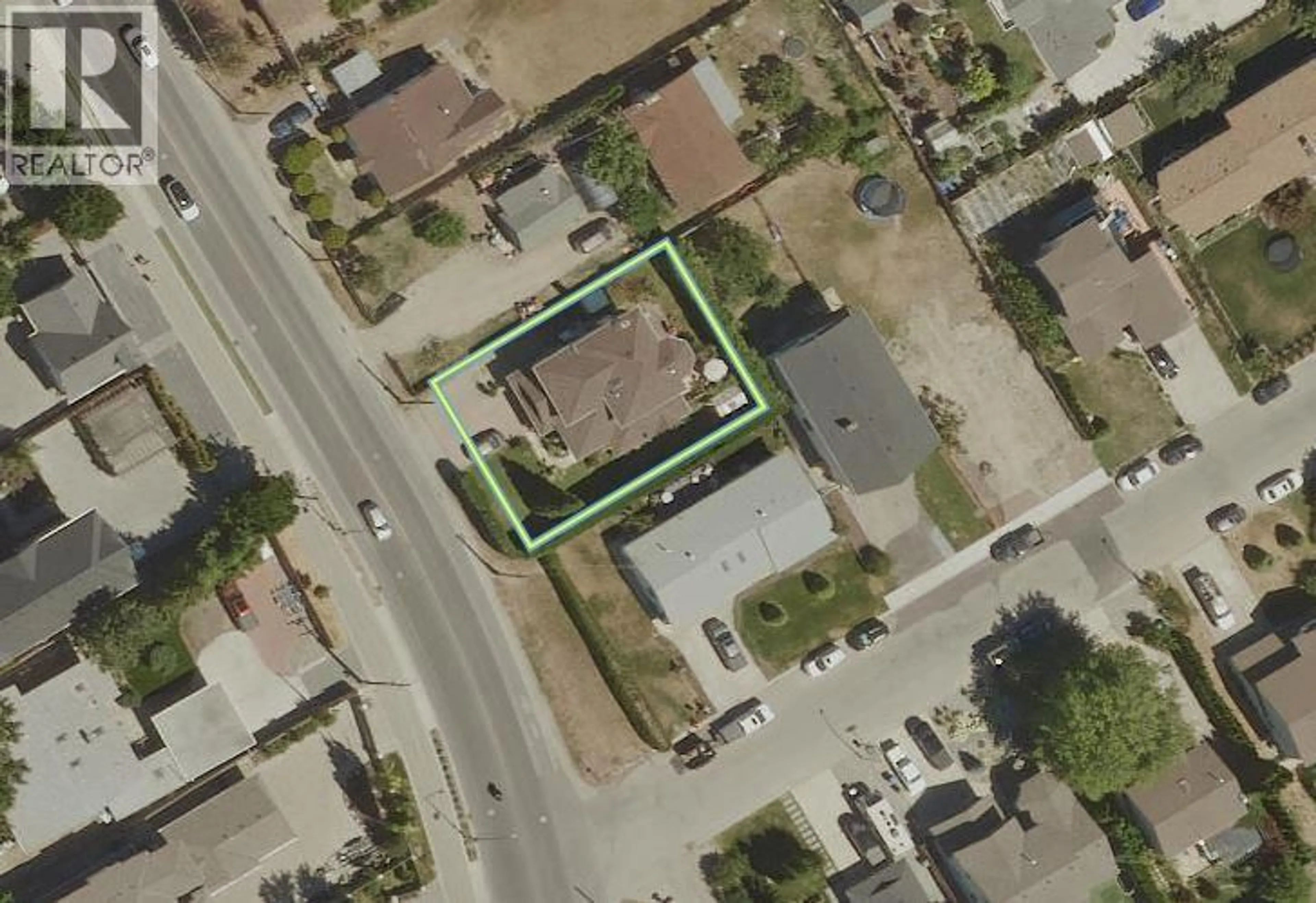 A pic from outside/outdoor area/front of a property/back of a property/a pic from drone, street for 3599 LAKESHORE ROAD, Kelowna British Columbia V1W3K1
