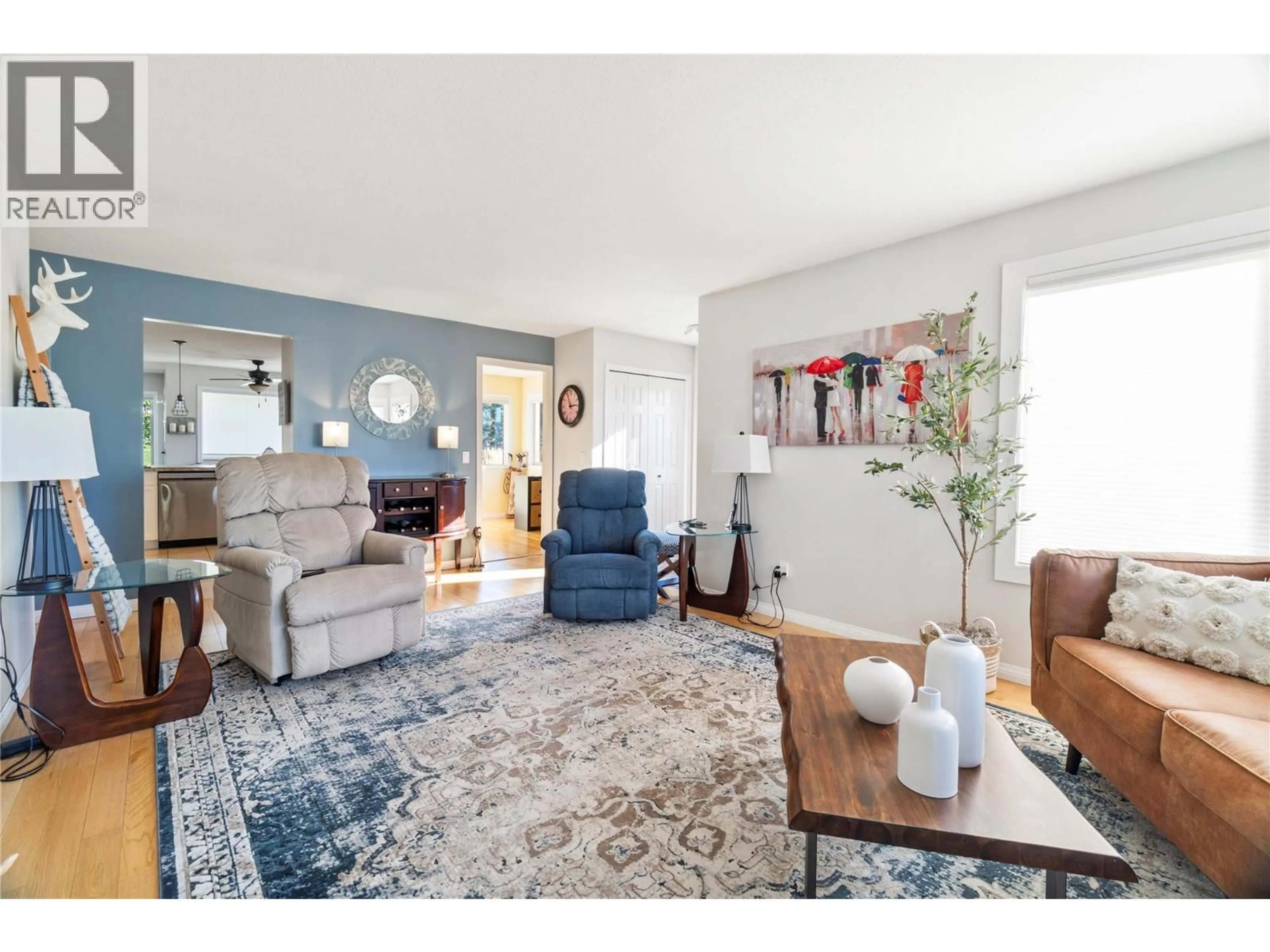 Living room with furniture, unknown for 17 - 6400 SPENCER ROAD, Kelowna British Columbia V1X7T6