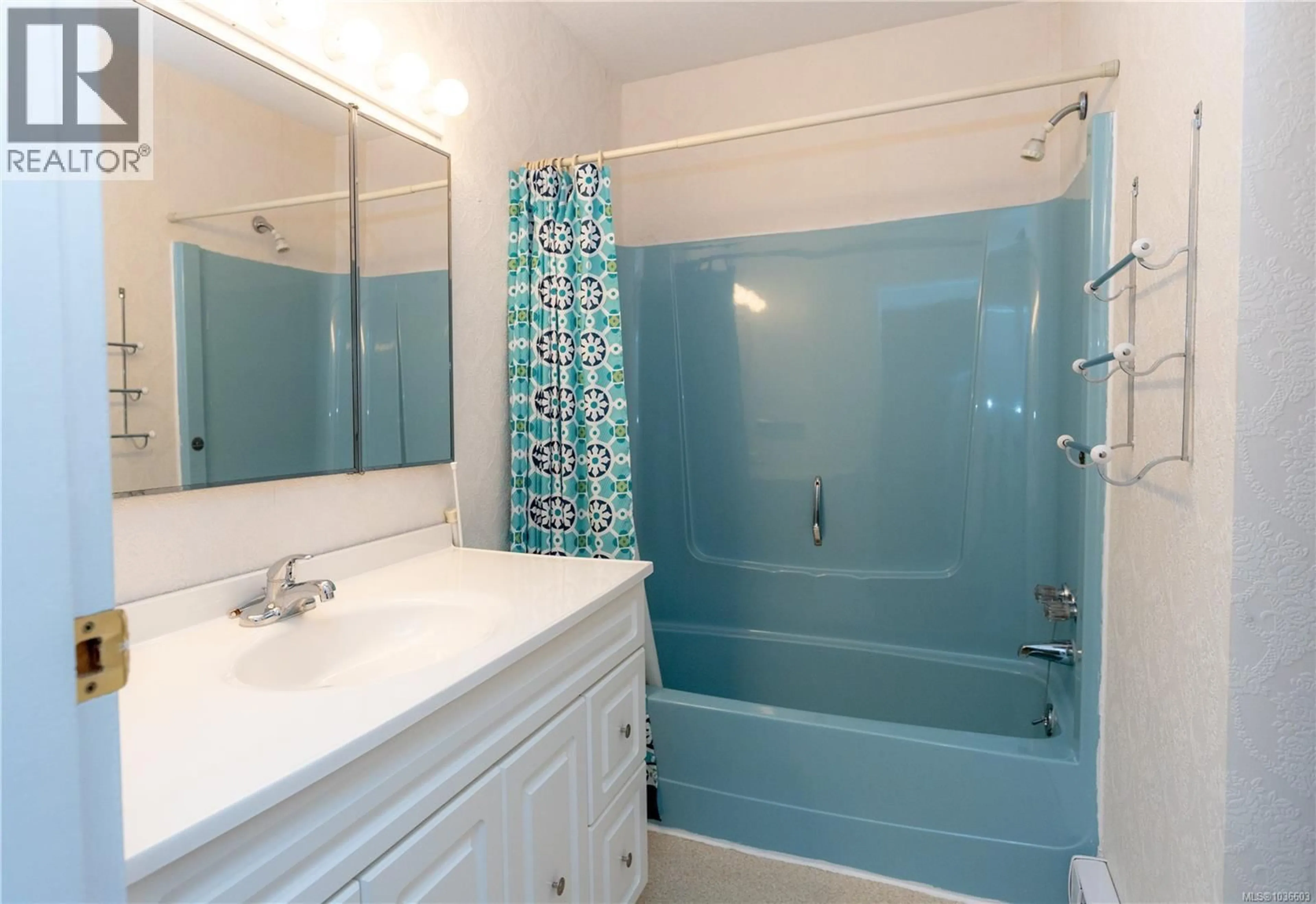 Standard bathroom, ceramic/tile floor for 6 - 322 VILLAGE WAY, Qualicum Beach British Columbia V9K1N4