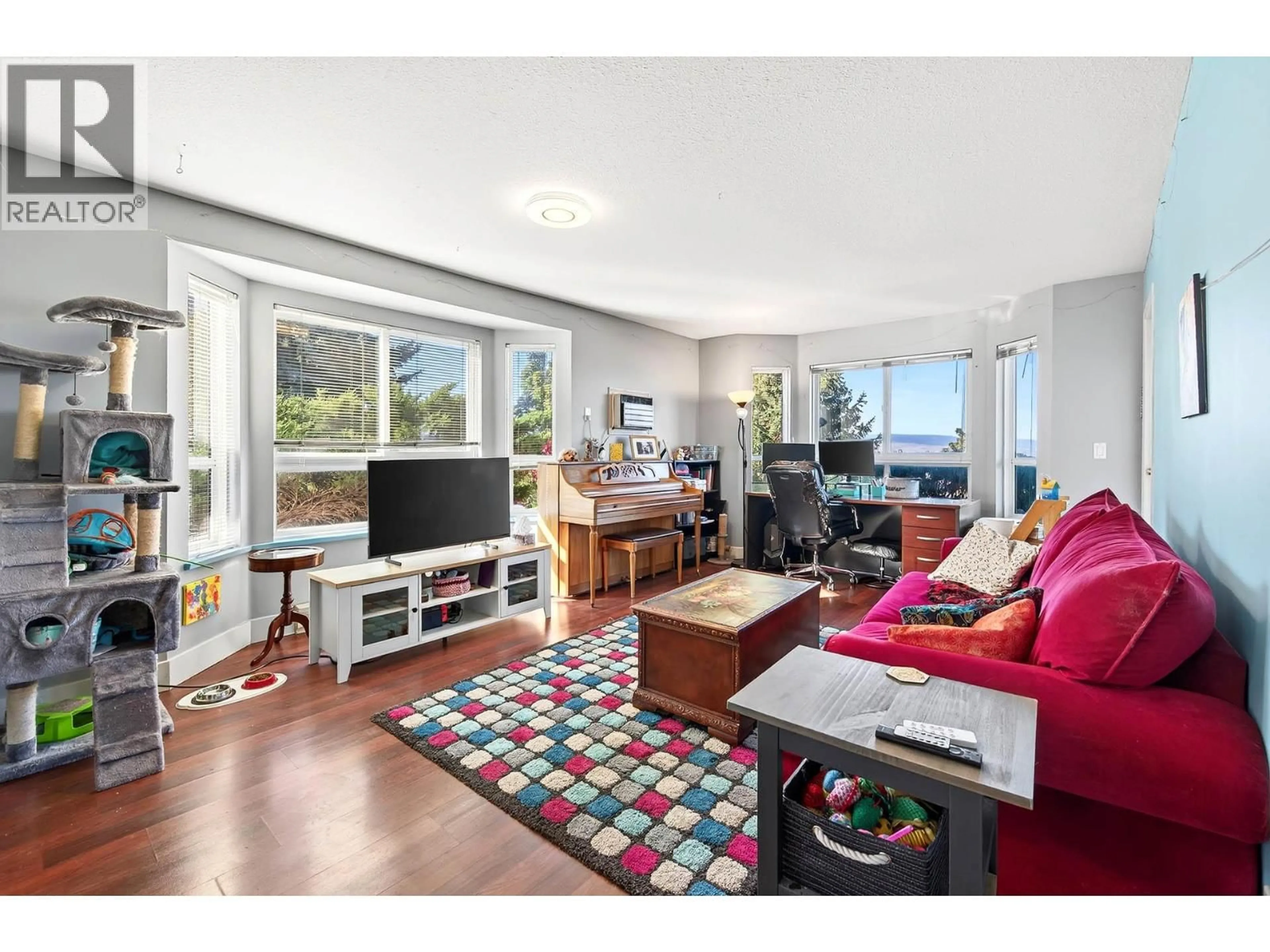 Living room with furniture, unknown for 101 - 2025 PACIFIC WAY, Kamloops British Columbia V1S1V2