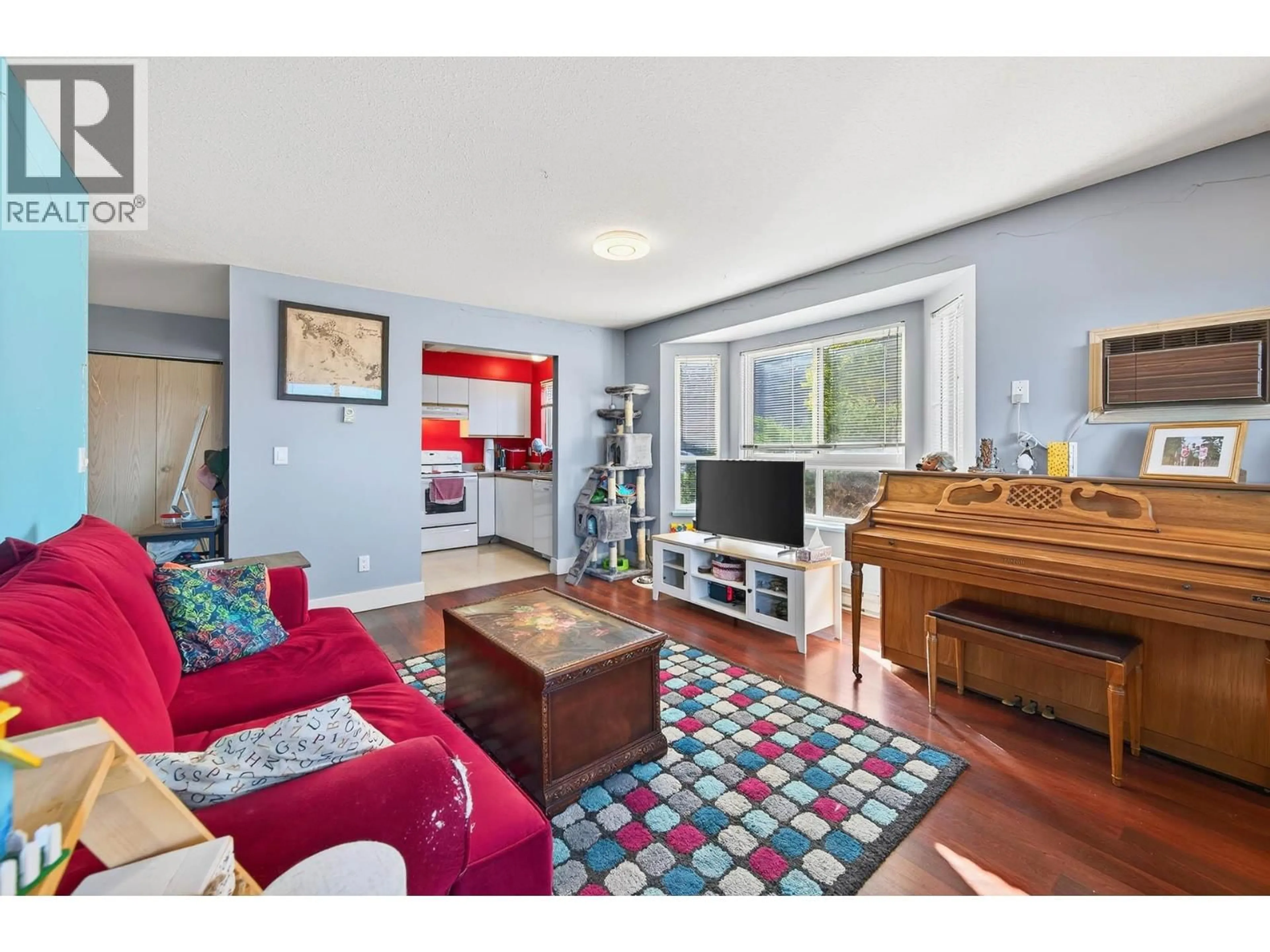 Living room with furniture, wood/laminate floor for 101 - 2025 PACIFIC WAY, Kamloops British Columbia V1S1V2