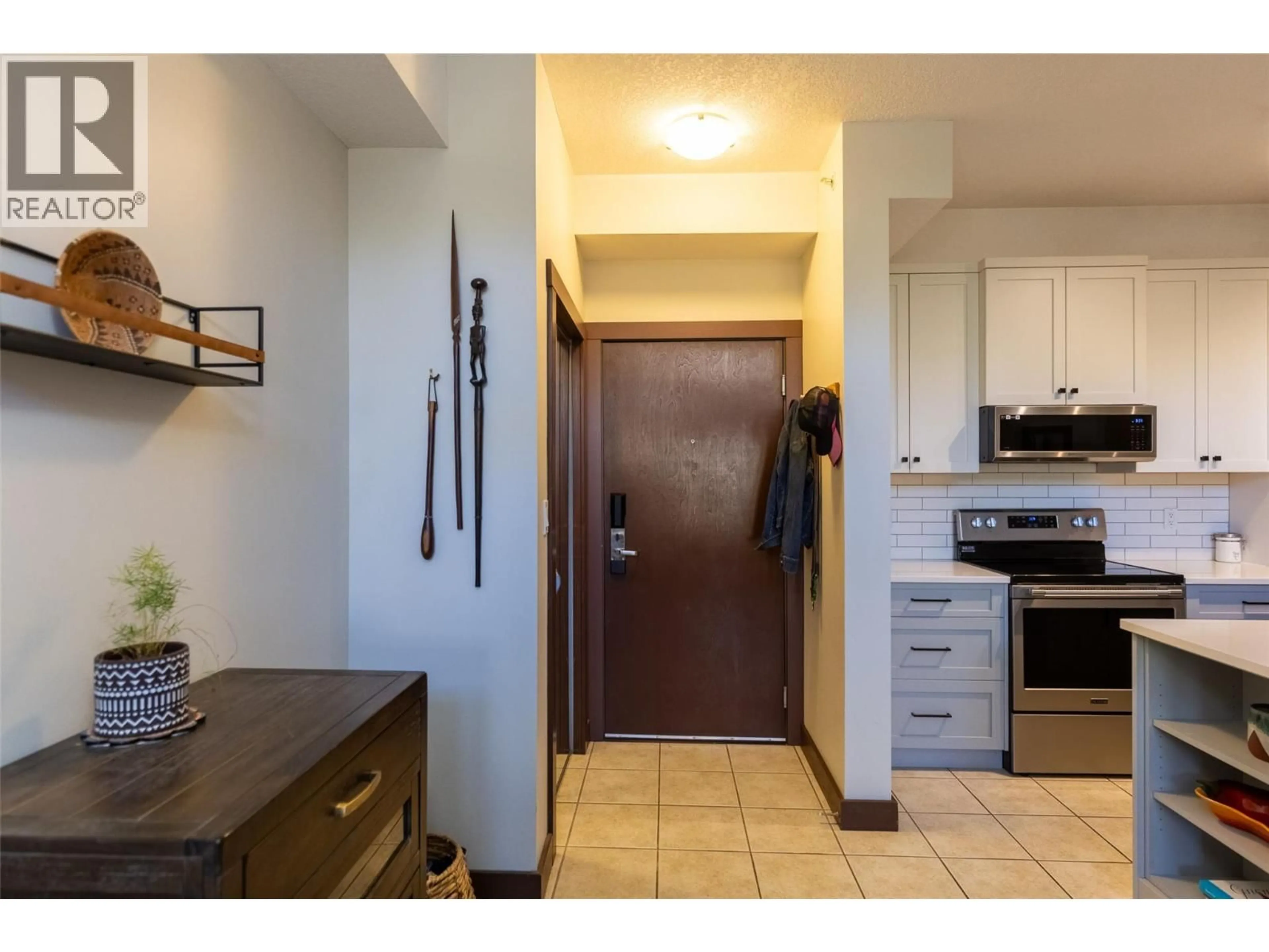 Indoor entryway for 416 - 1500 MCDONALD AVENUE, Fernie British Columbia V0B1M1