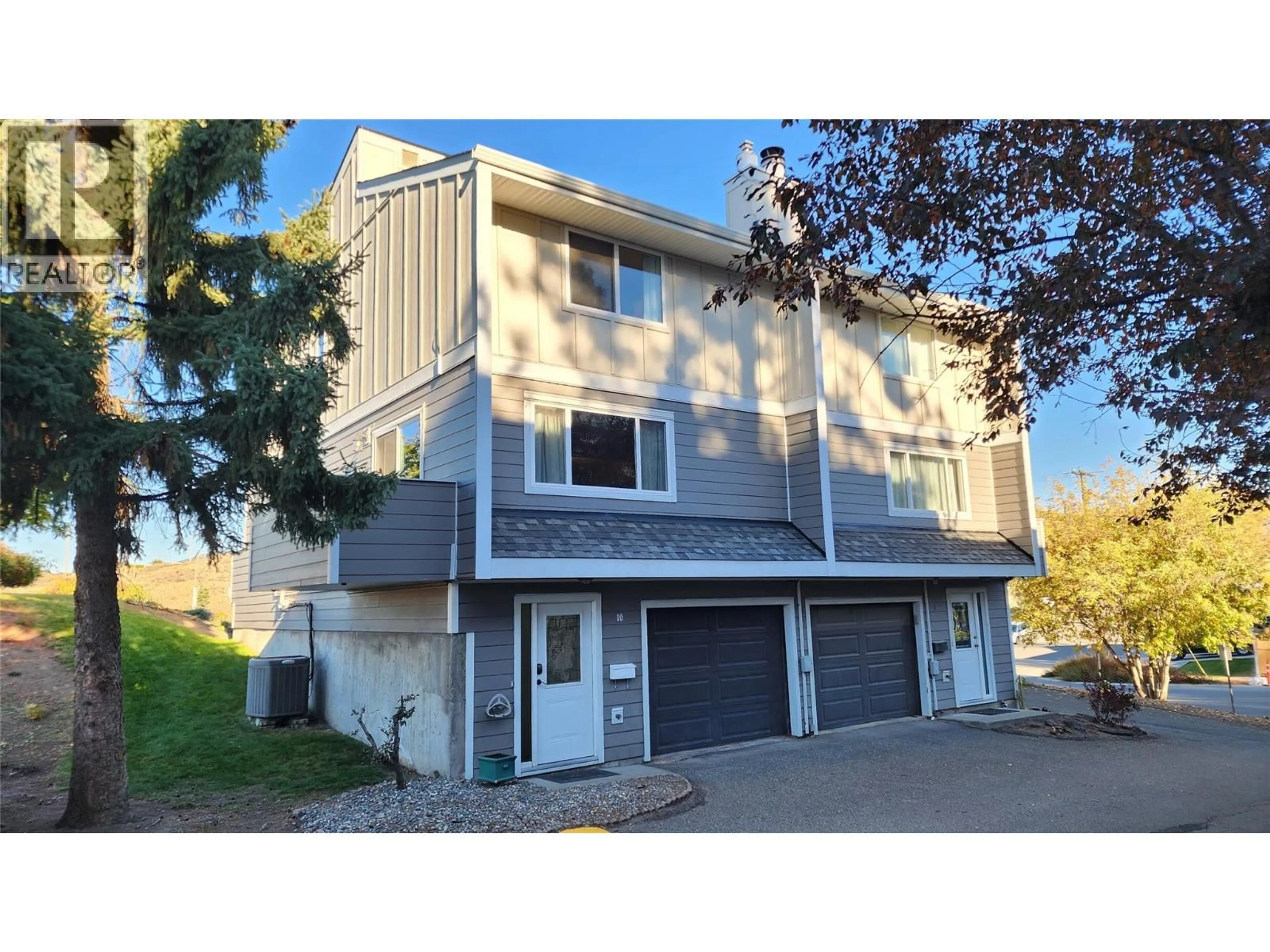 Home with vinyl exterior material, street for 10 - 1810 SPRINGHILL DRIVE, Kamloops British Columbia V2E1P9
