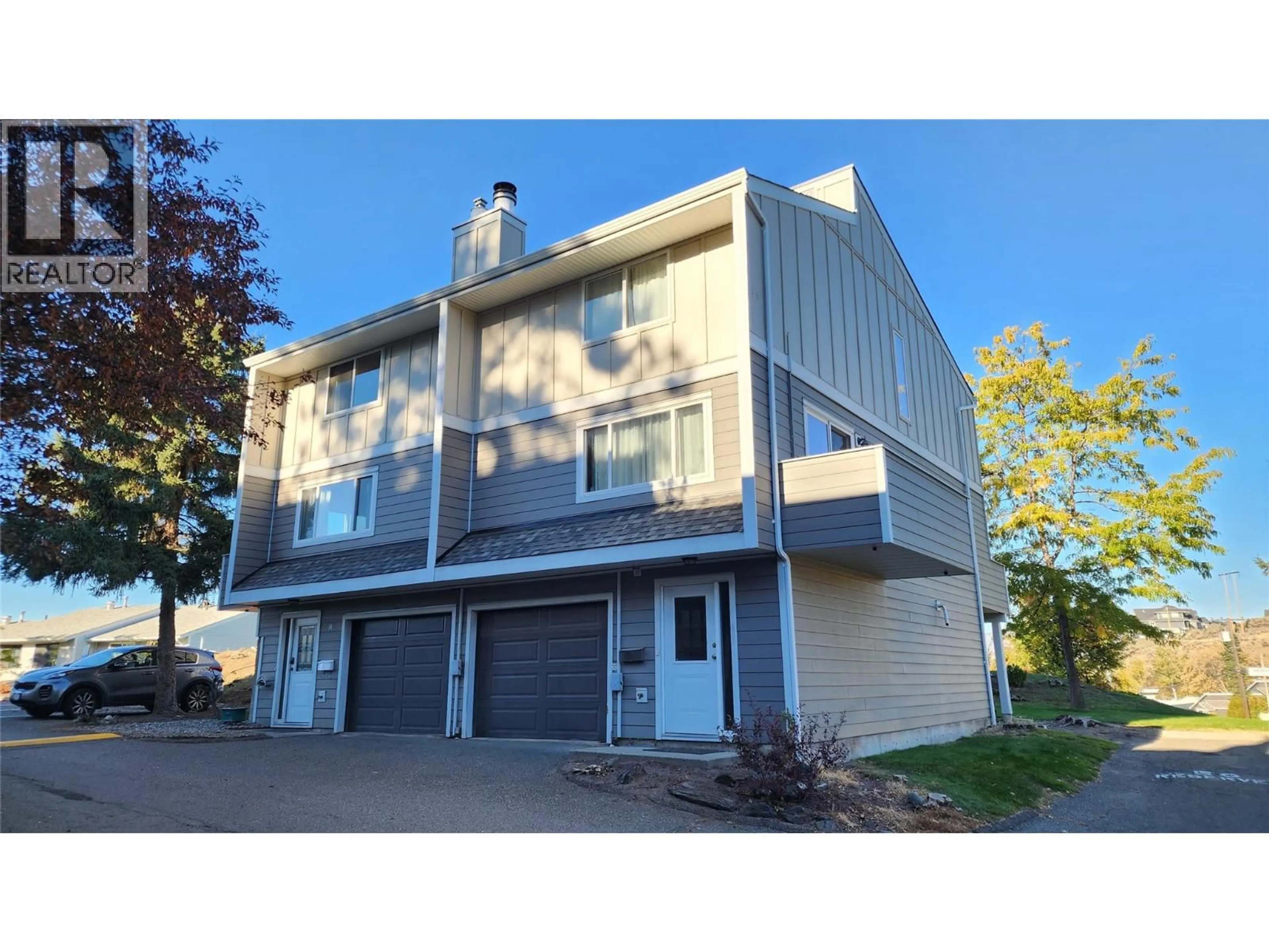 Home with vinyl exterior material, street for 10 - 1810 SPRINGHILL DRIVE, Kamloops British Columbia V2E1P9