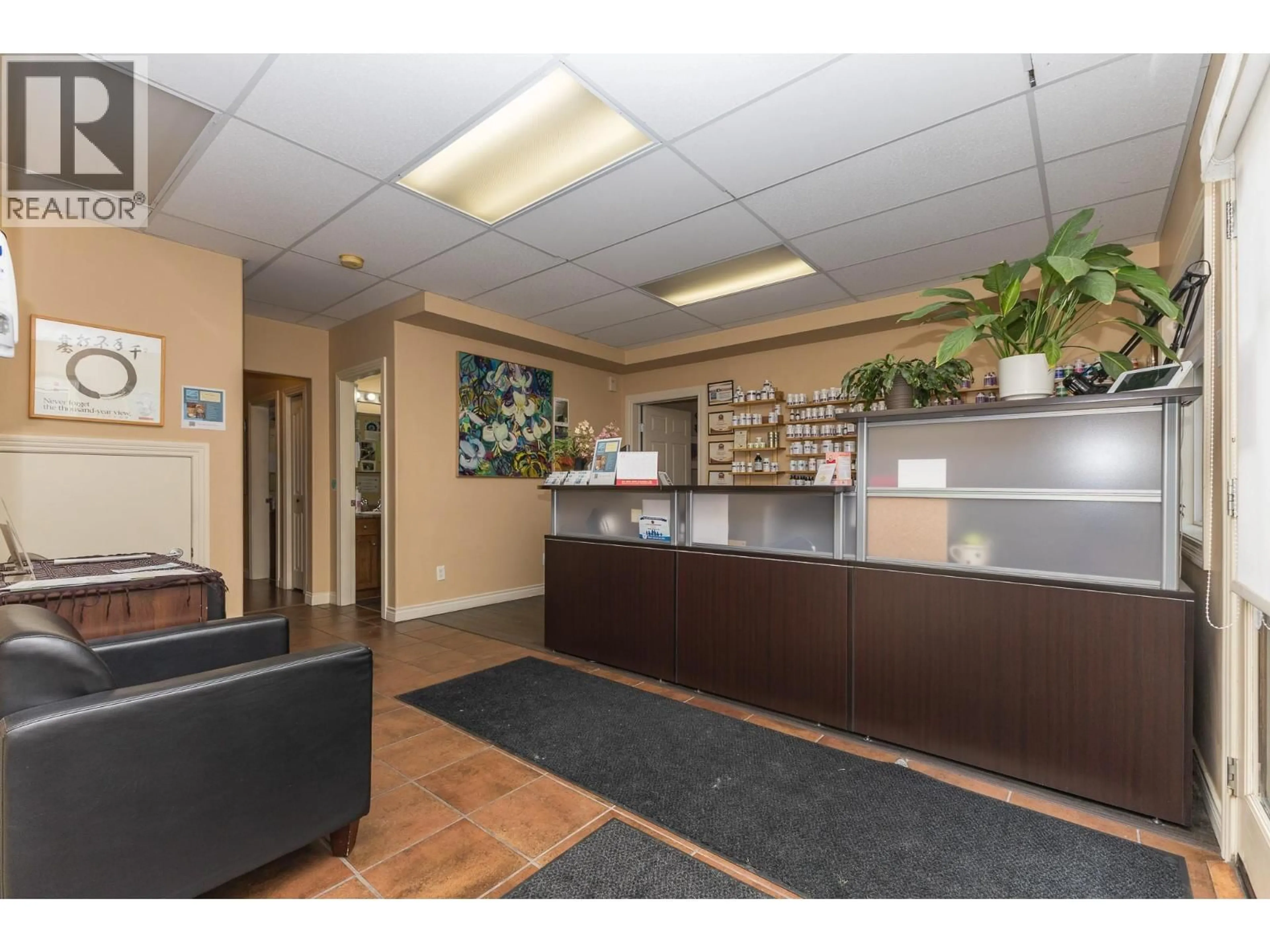 Indoor foyer for 2 - 140 HARBOURFRONT DRIVE NORTHEAST, Salmon Arm British Columbia V1E2T3