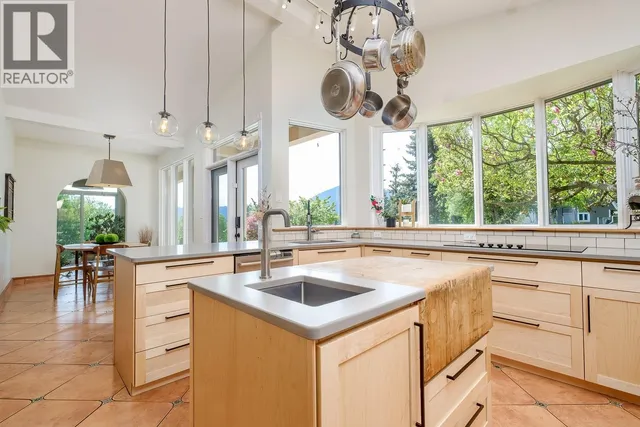 2302 HAPPY VALLEY ROAD, Rossland 5