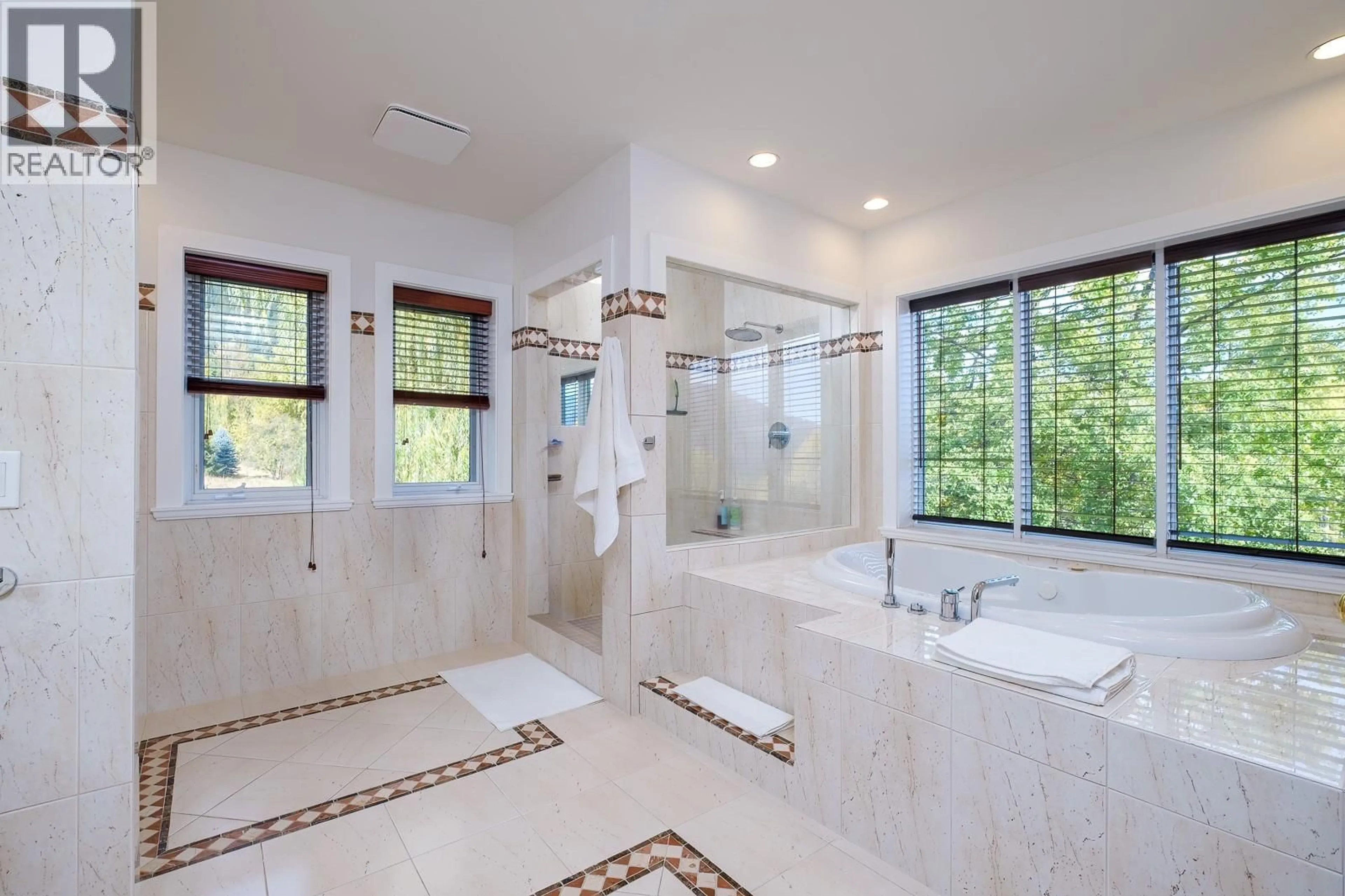 Contemporary bathroom, ceramic/tile floor for 2302 HAPPY VALLEY ROAD, Rossland British Columbia V0G1Y0