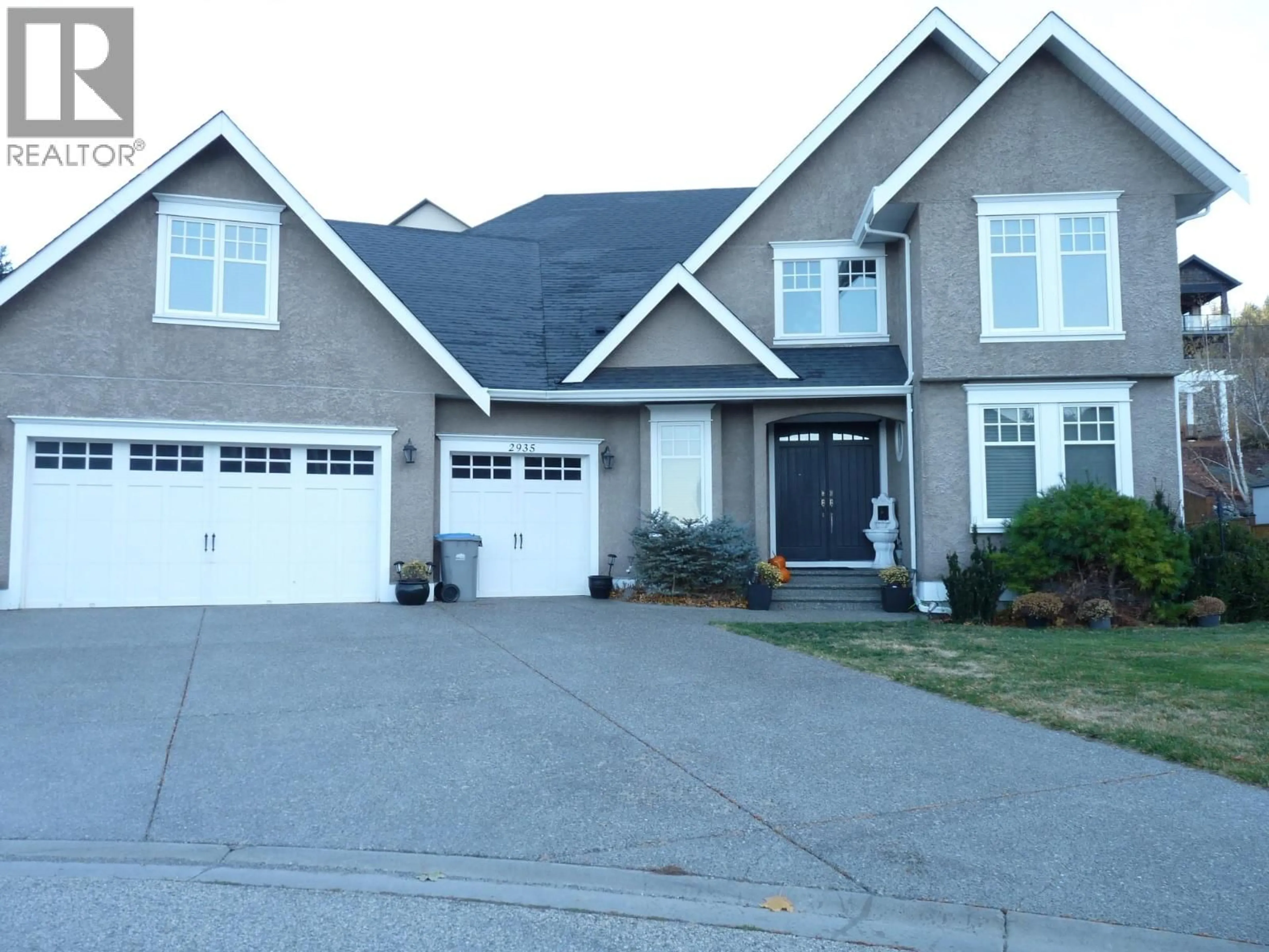 Home with vinyl exterior material, street for 2935 CHEAKAMUS PLACE, Kamloops British Columbia V2C2G2