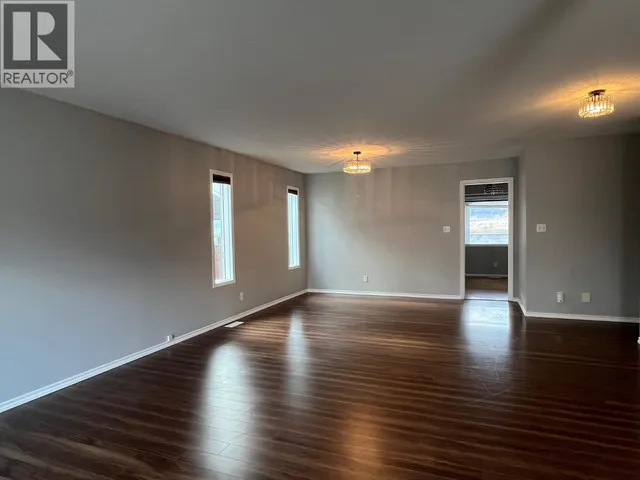 102 1ST STREET, Vernon 5