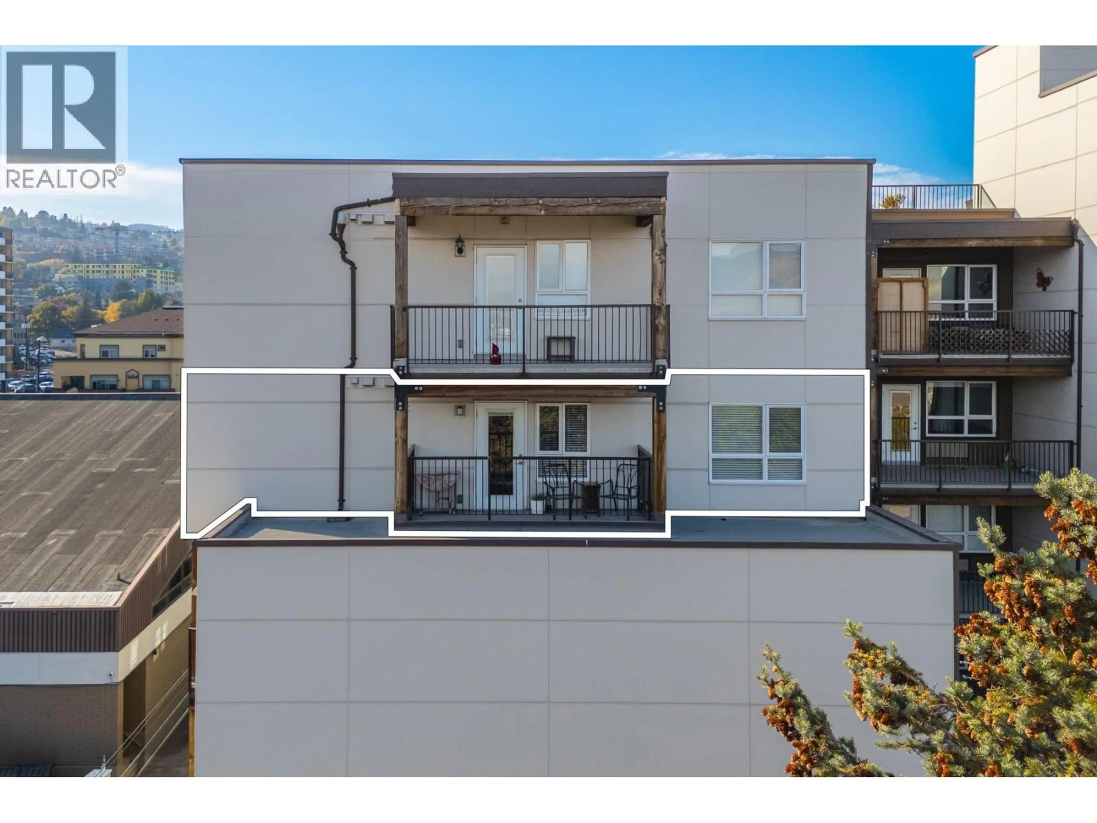 A pic from outside/outdoor area/front of a property/back of a property/a pic from drone, unknown for 511 - 429 ST PAUL STREET, Kamloops British Columbia V2C2J7