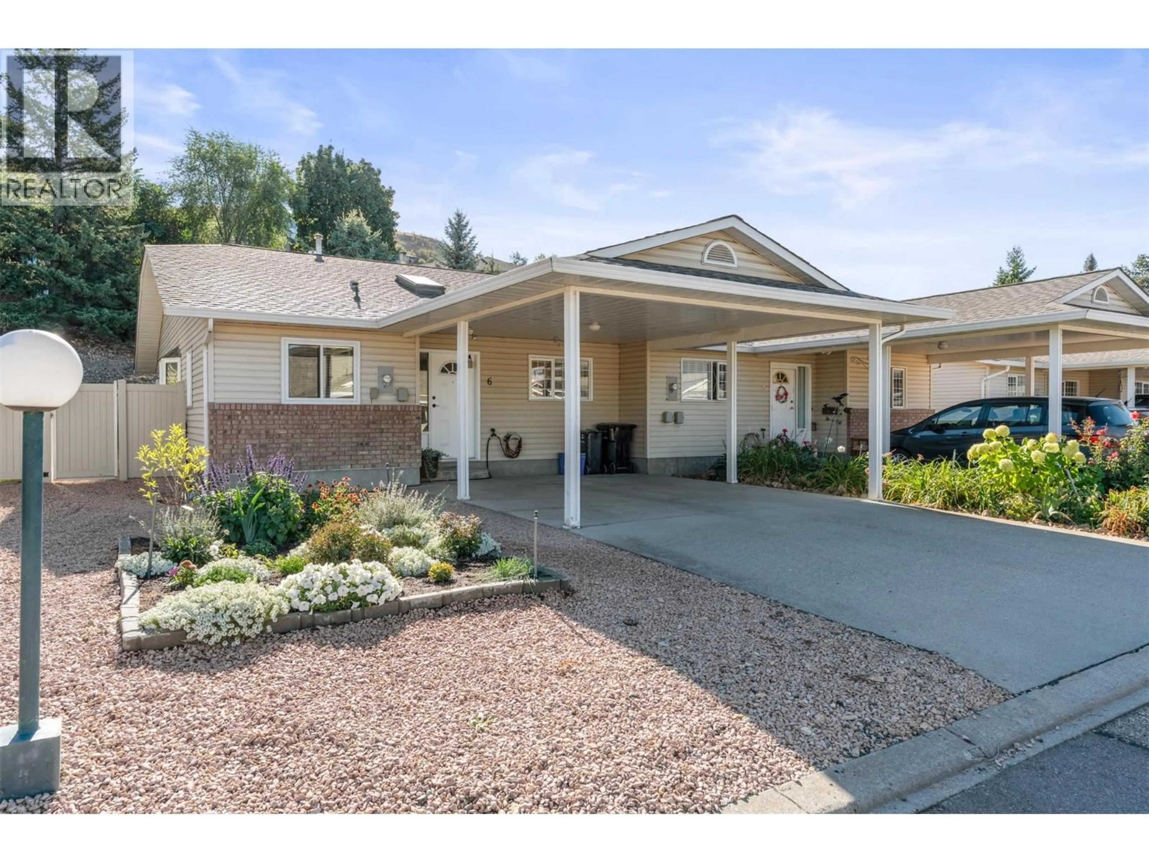 Home with vinyl exterior material, street for 6 - 1038 11 AVENUE, Vernon British Columbia V1B2R5