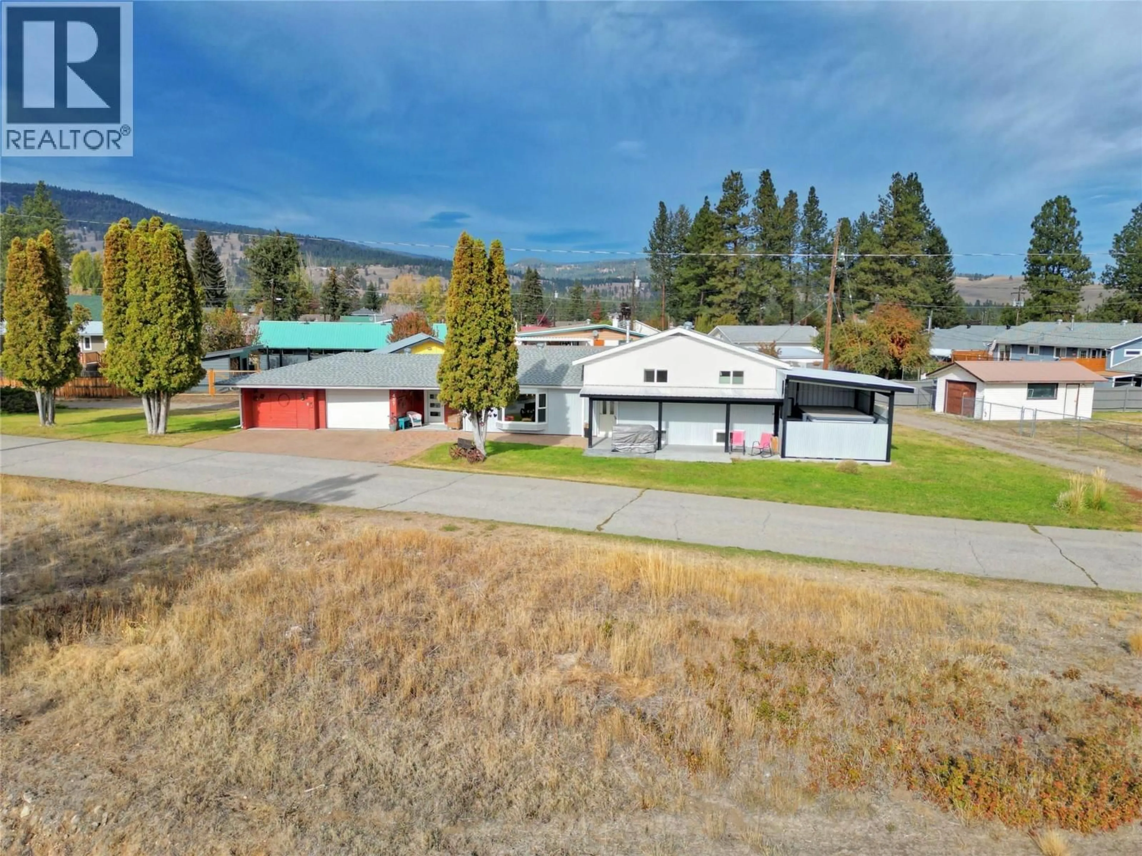 A pic from outside/outdoor area/front of a property/back of a property/a pic from drone, mountain view for 437 PARSONS AVENUE, Princeton British Columbia V0X1W0