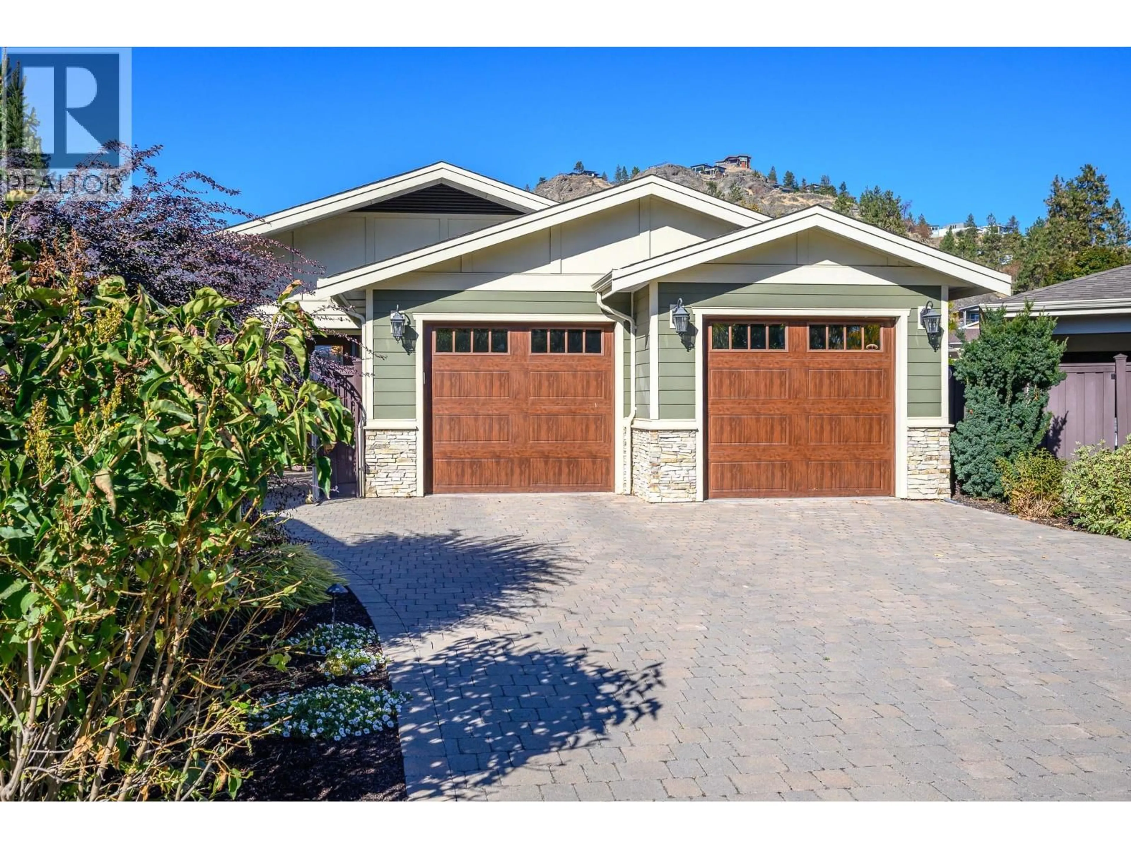 Indoor garage for 1108 LAMBERT LANE, Kelowna British Columbia V1Y0A6