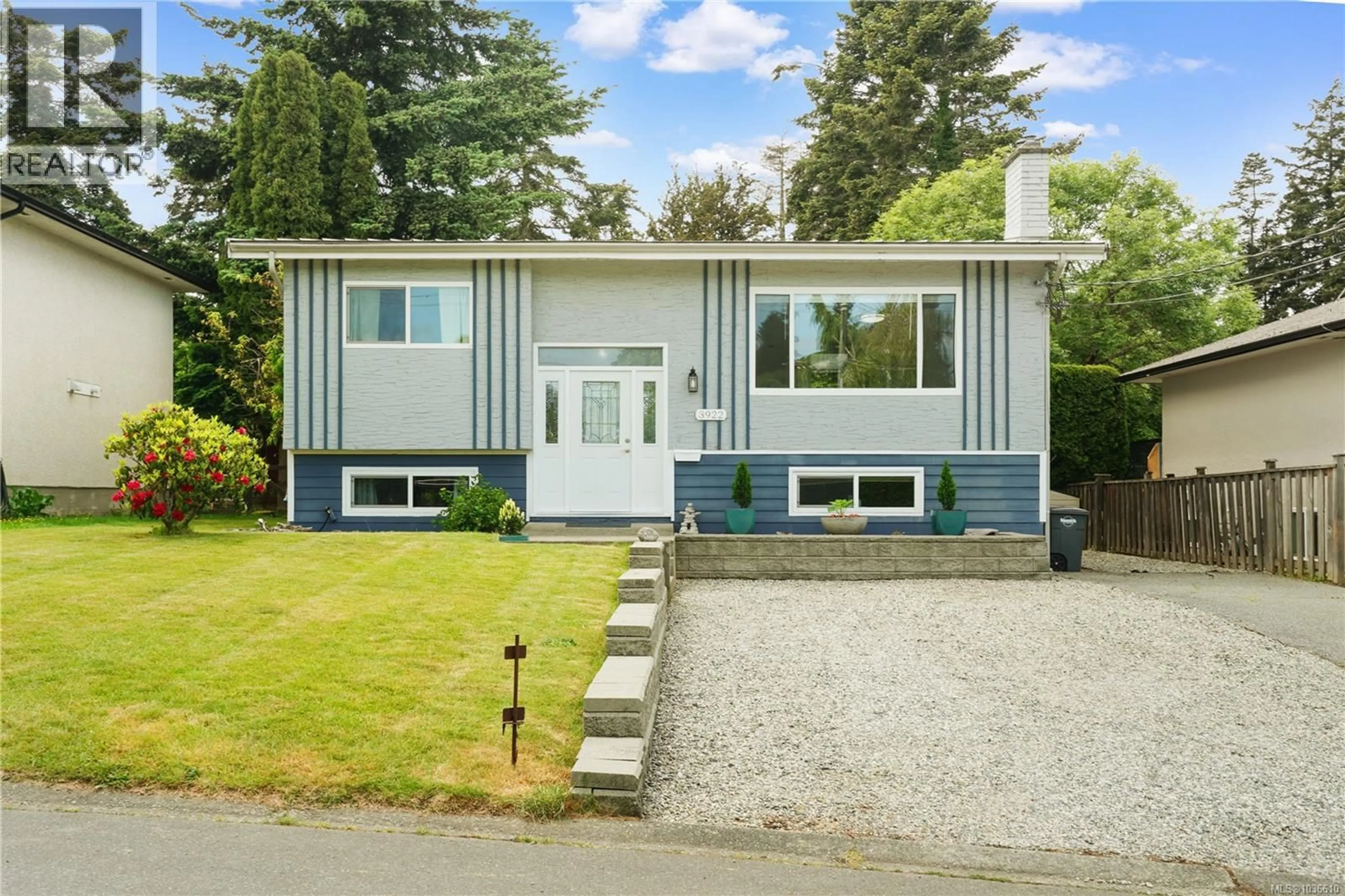 Home with vinyl exterior material, street for 3922 ANTON STREET, Saanich British Columbia V8Z4M3