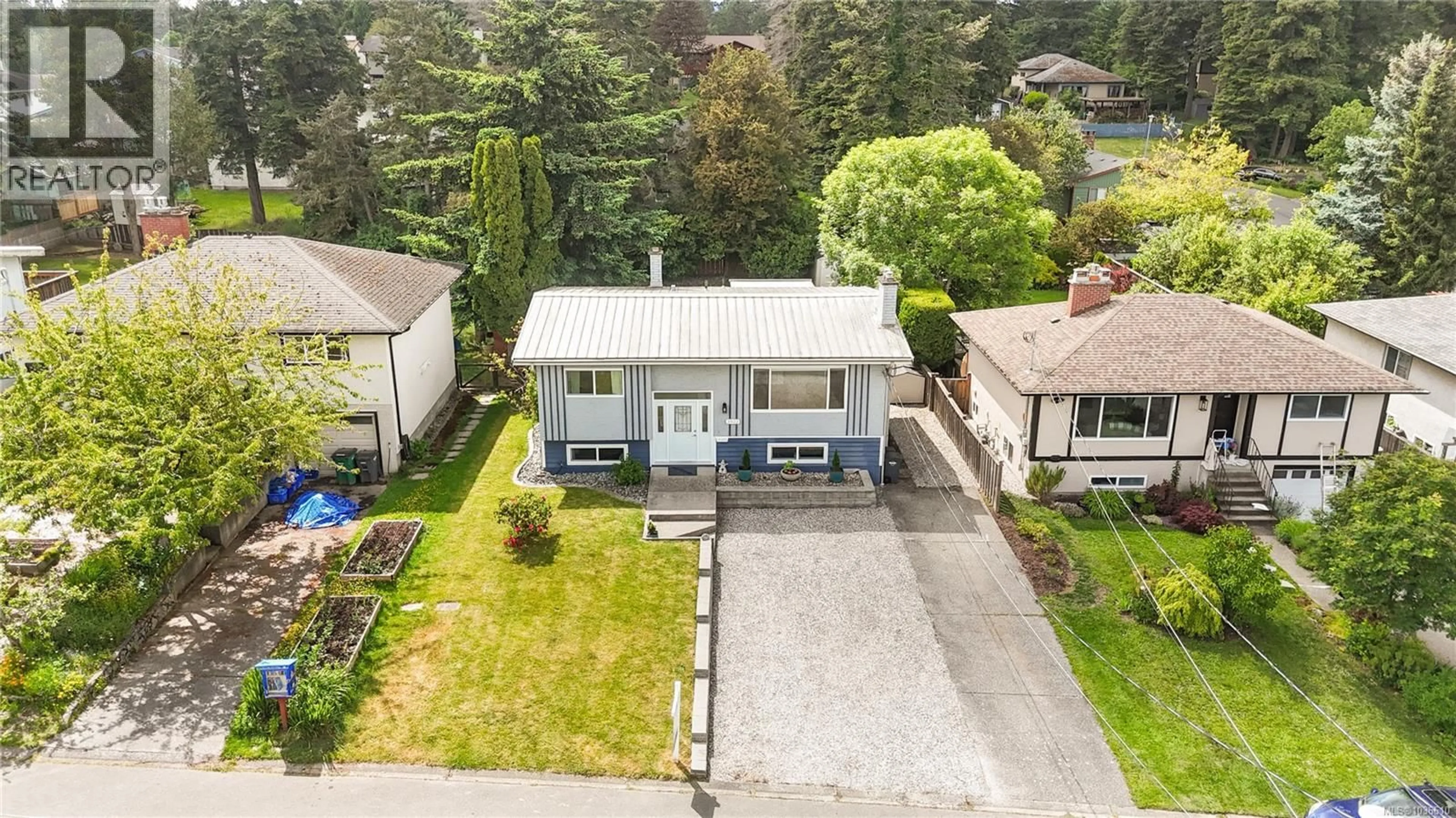A pic from outside/outdoor area/front of a property/back of a property/a pic from drone, street for 3922 ANTON STREET, Saanich British Columbia V8Z4M3