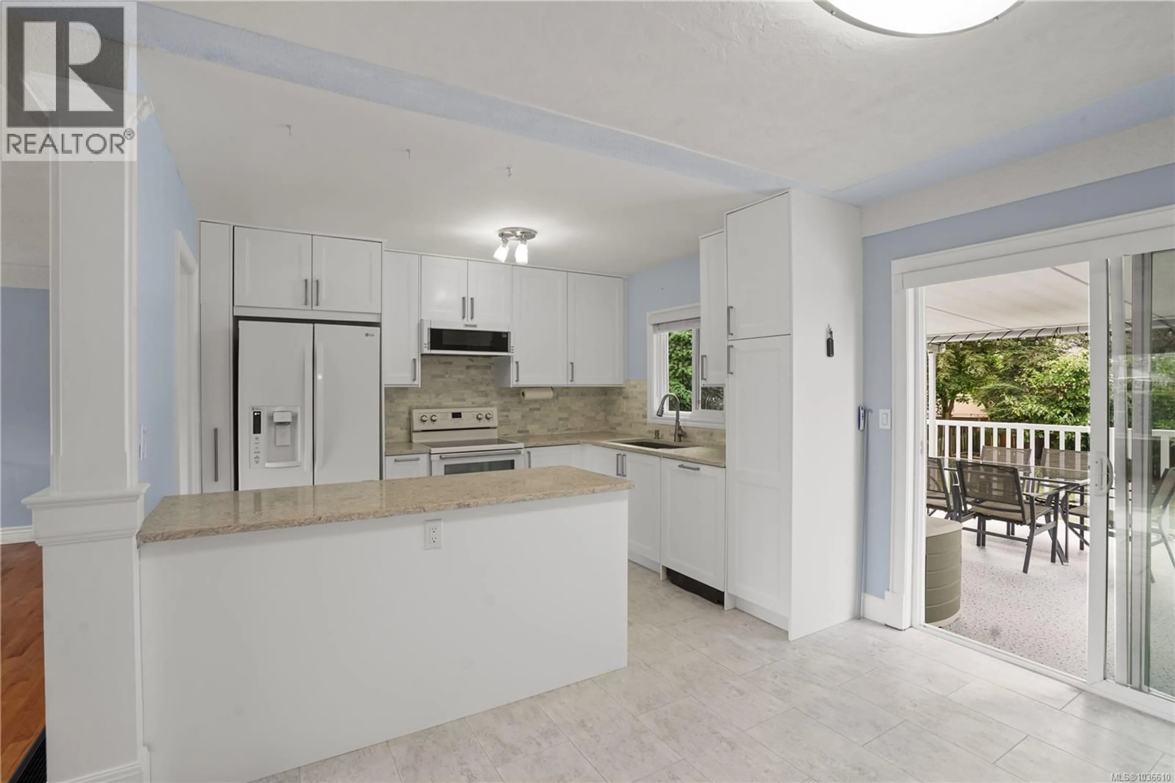 Open concept kitchen, ceramic/tile floor for 3922 ANTON STREET, Saanich British Columbia V8Z4M3