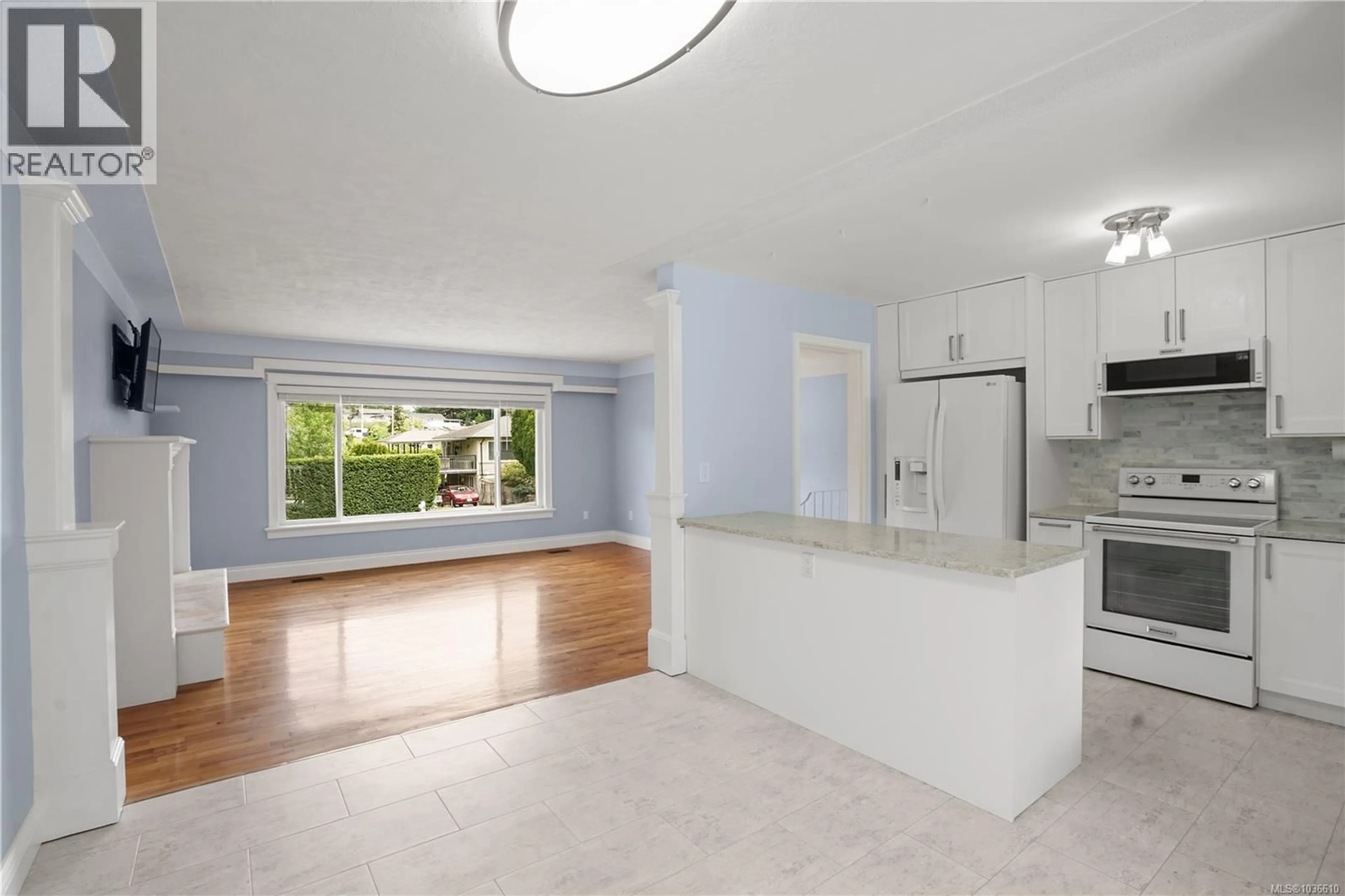 Open concept kitchen, ceramic/tile floor for 3922 ANTON STREET, Saanich British Columbia V8Z4M3