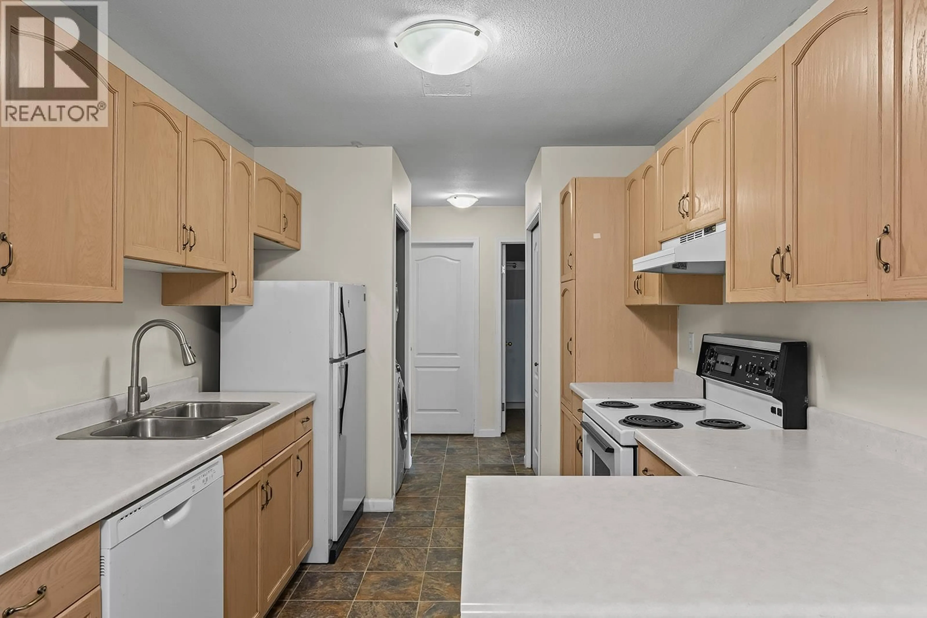 Standard kitchen, unknown for 316 - 769 K.L.O ROAD, Kelowna British Columbia V1Y9L9