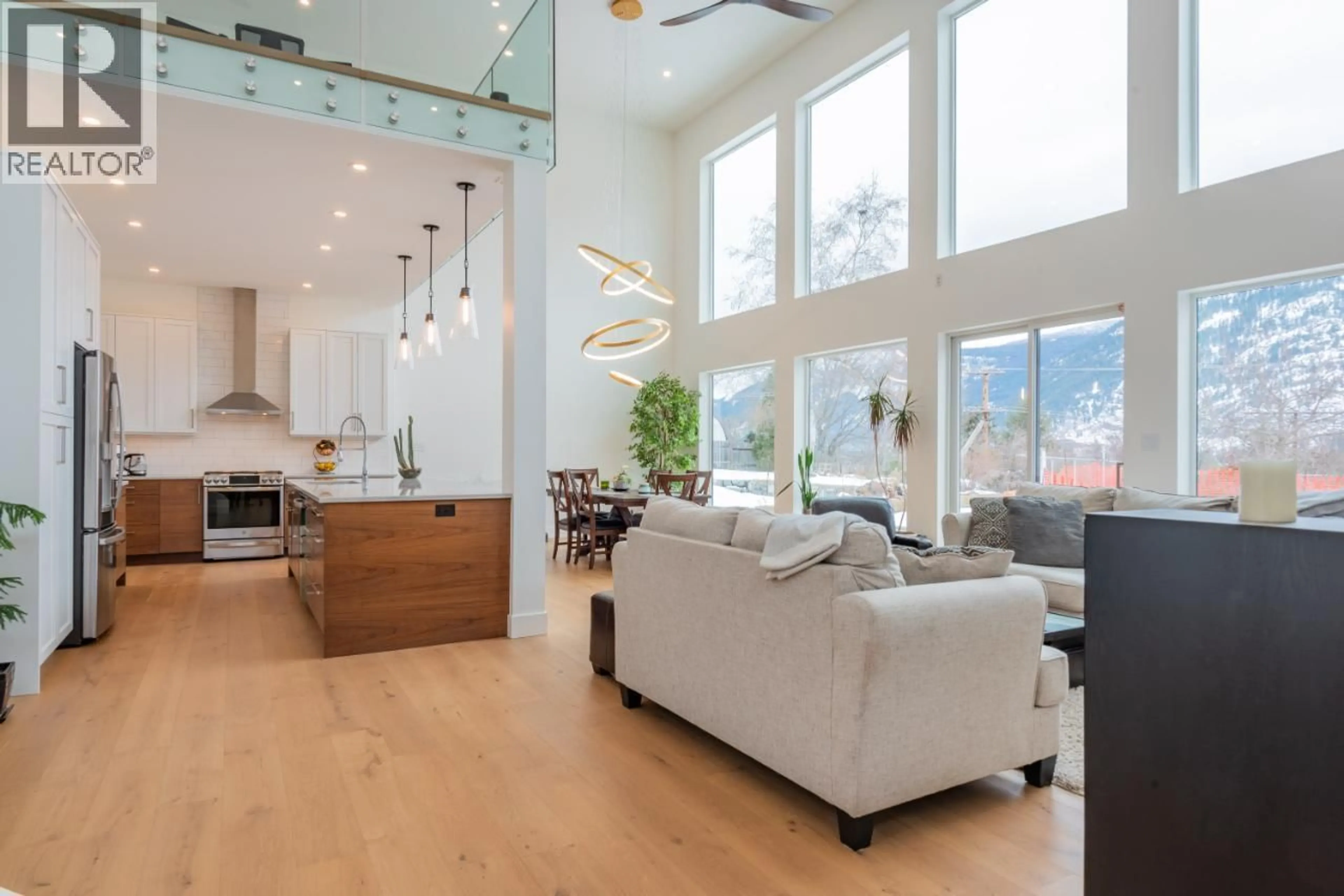 Open concept kitchen, unknown for 3429 8TH AVENUE, Castlegar British Columbia V1N4L1