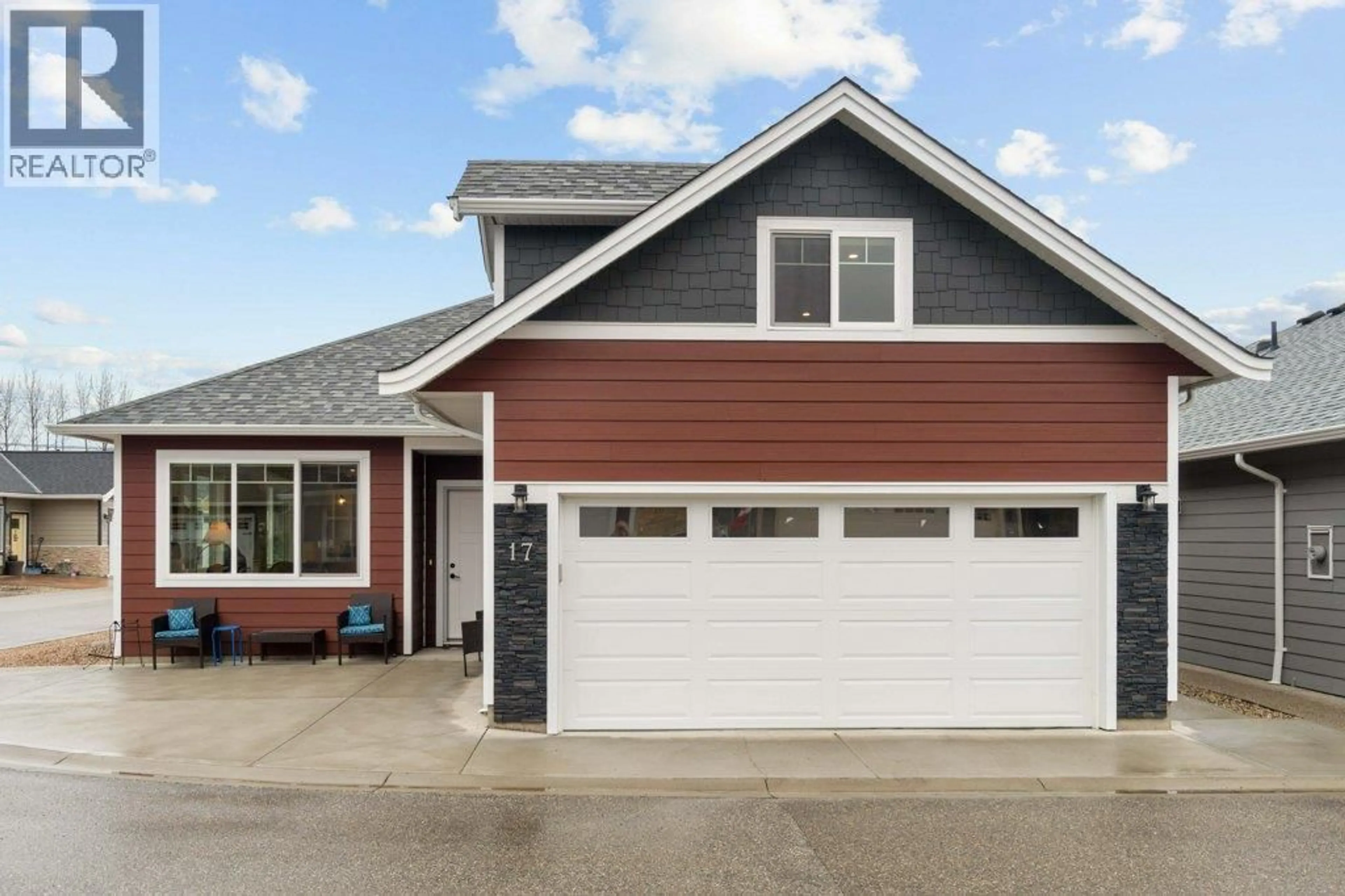 Home with vinyl exterior material, street for 17 - 1330 10 STREET SOUTHWEST, Salmon Arm British Columbia V1E0E4