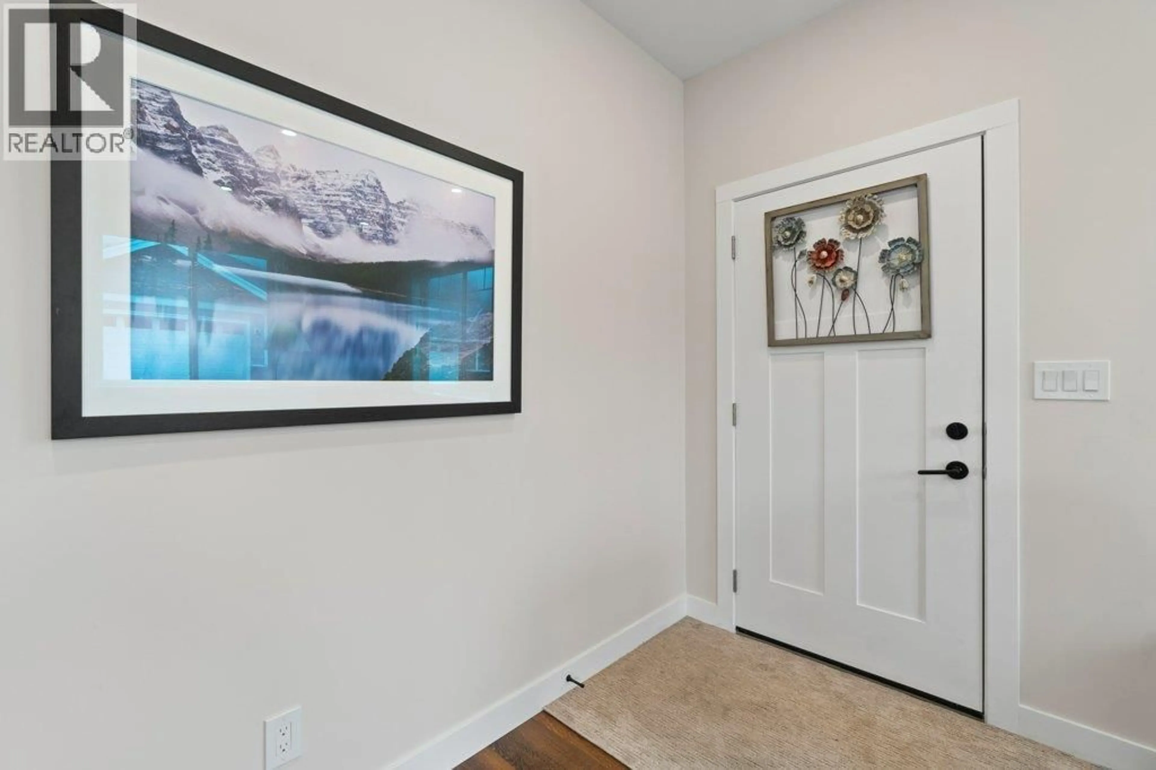Indoor entryway for 17 - 1330 10 STREET SOUTHWEST, Salmon Arm British Columbia V1E0E4