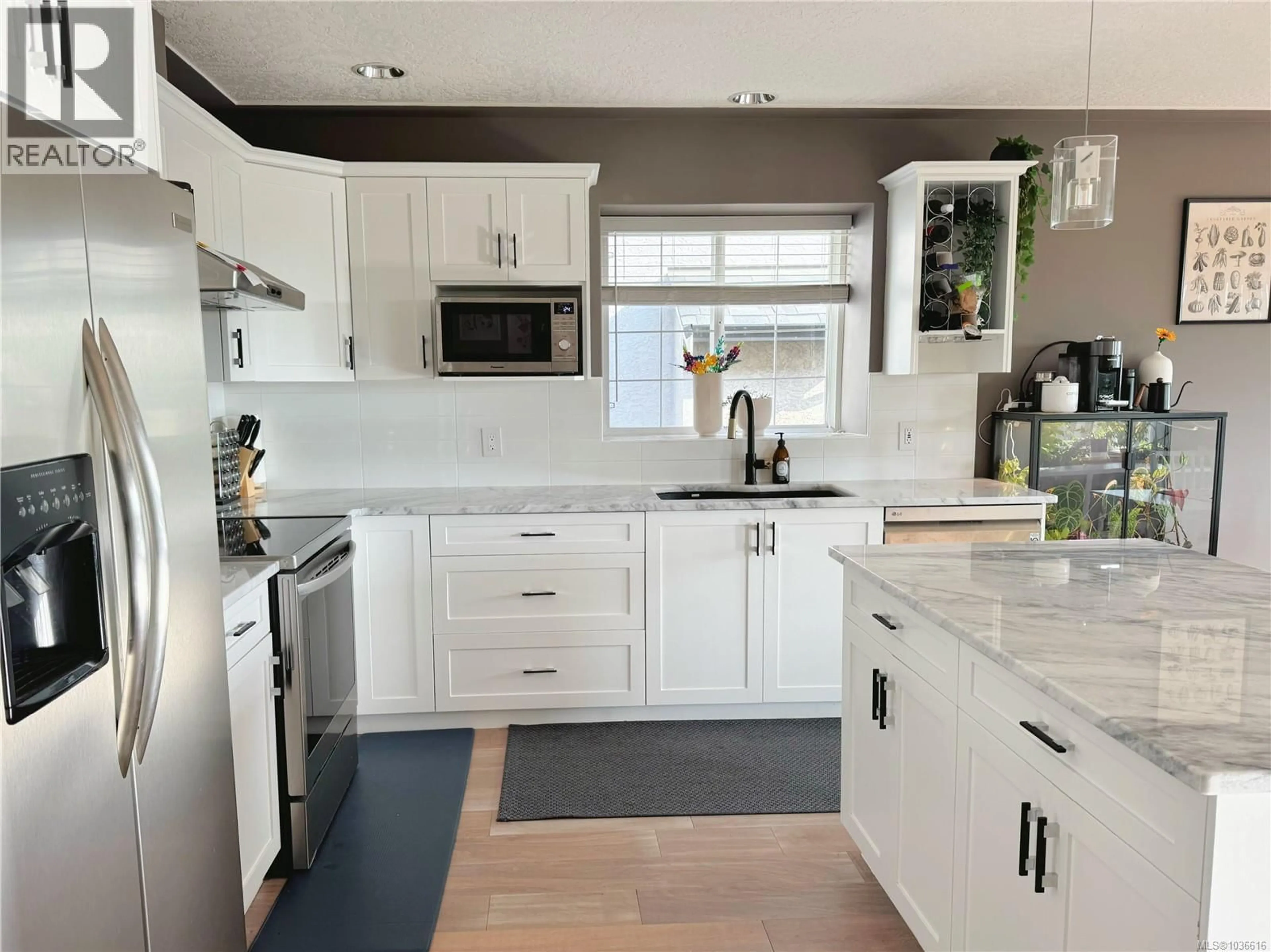 Contemporary kitchen, ceramic/tile floor for 2596 CRYSTALVIEW DRIVE, Langford British Columbia V9B6M9