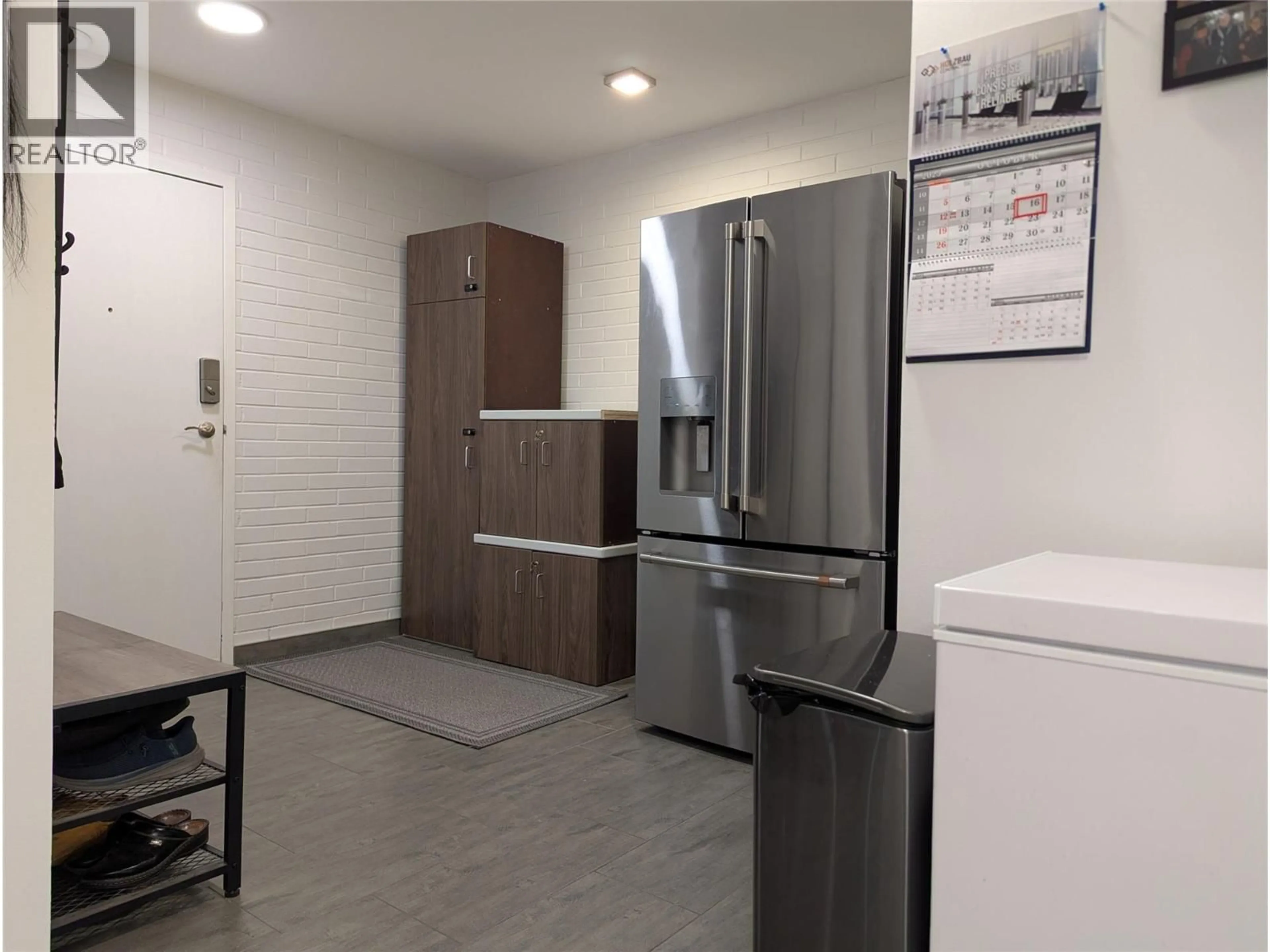Standard kitchen, unknown for 401 - 1915 PACIFIC COURT, Kelowna British Columbia V1Y8B3