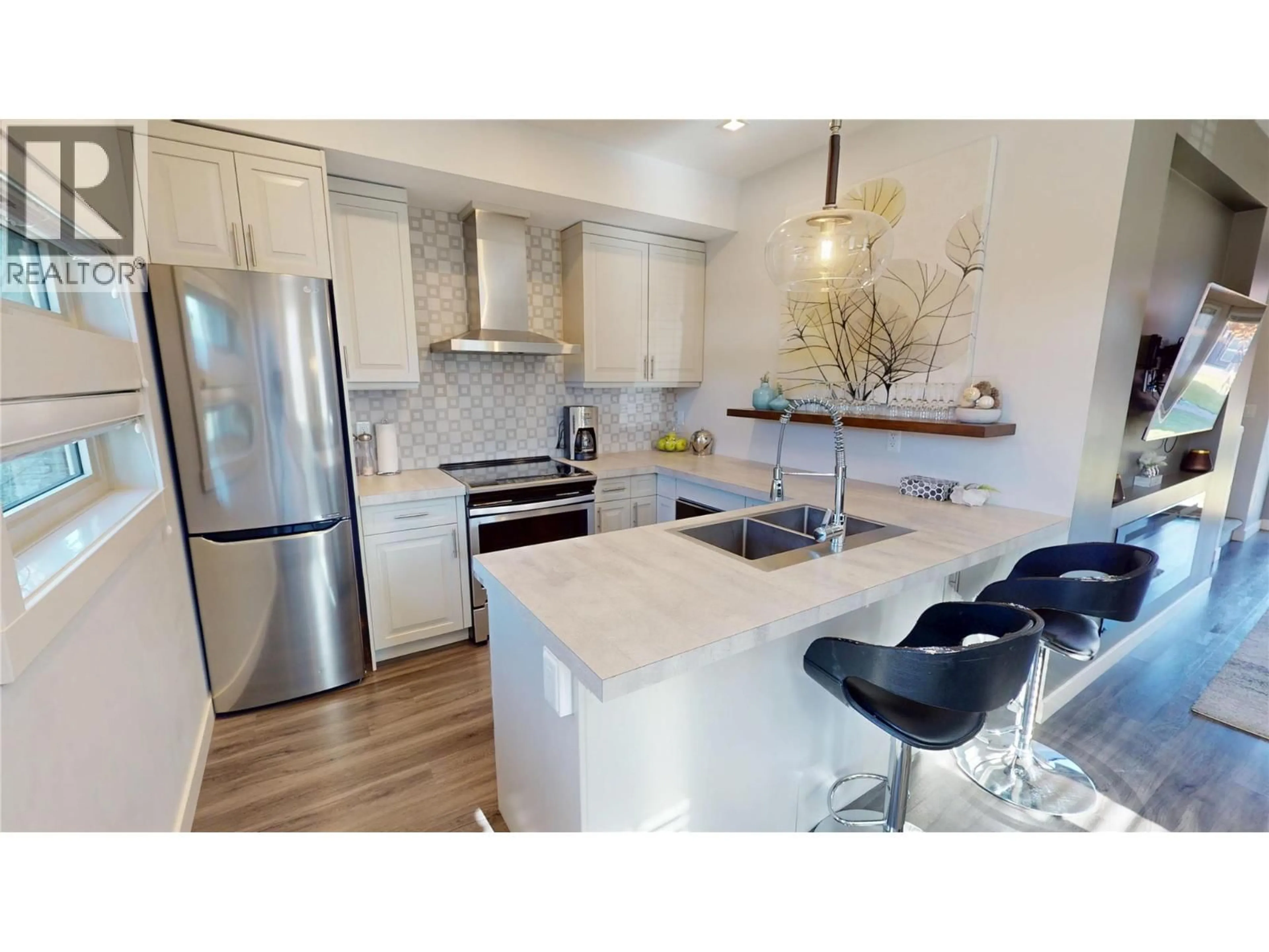 Open concept kitchen, unknown for 921 - 900 BIGHORN BOULEVARD, Radium Hot Springs British Columbia V0A1M0