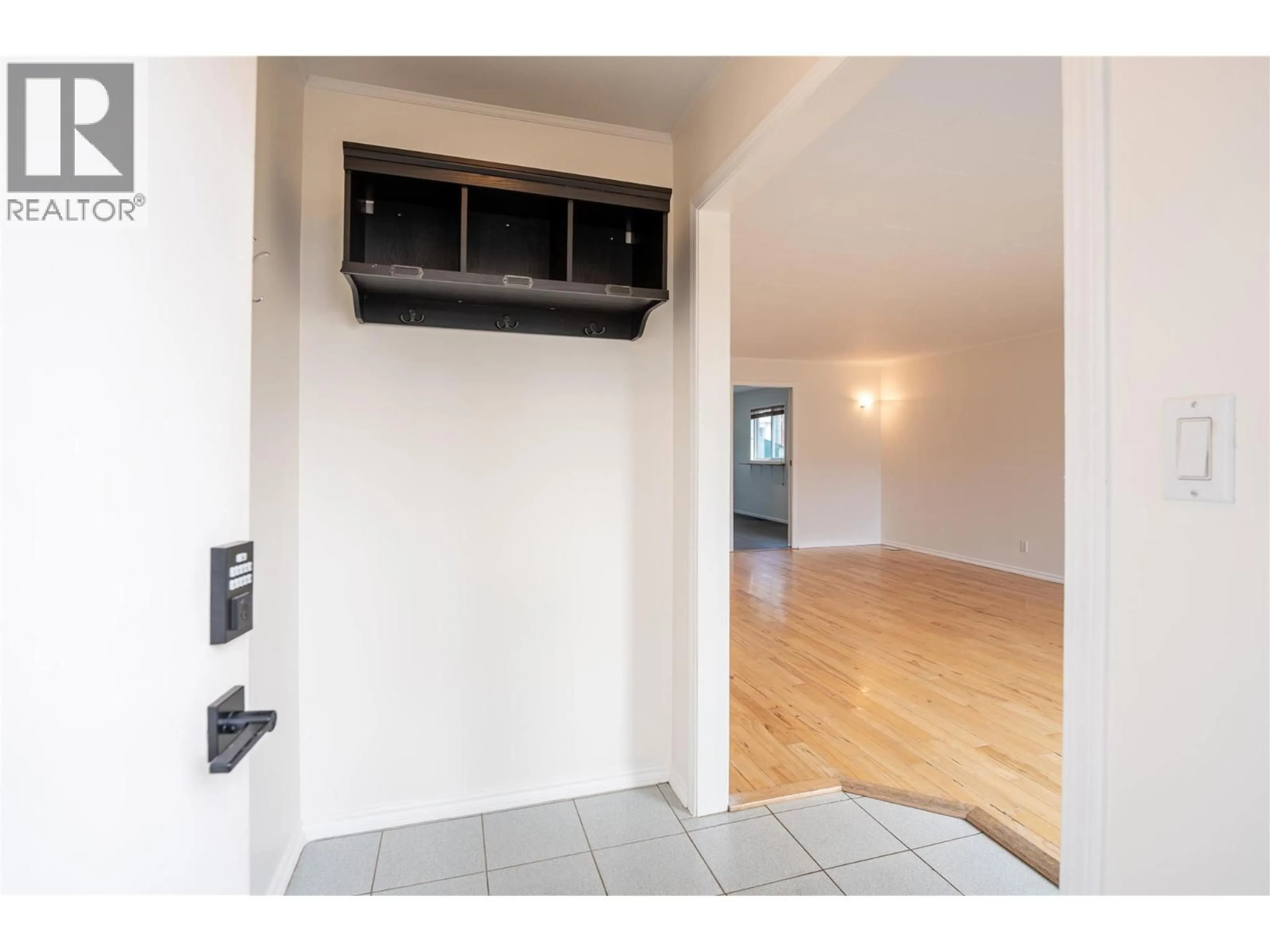 Indoor entryway for 1504 THIRD STREET WEST, Revelstoke British Columbia V0E2S0