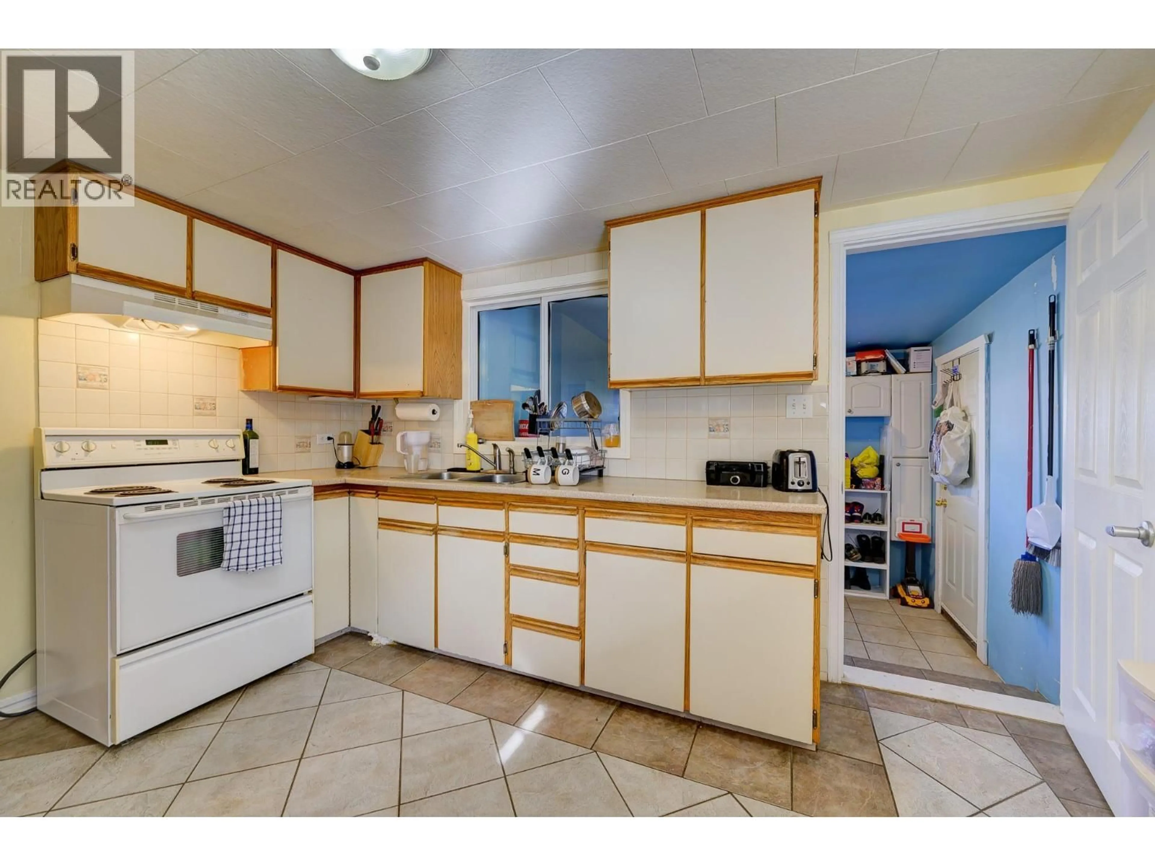 Standard kitchen, unknown for 934 WESTMINSTER AVENUE, Kamloops British Columbia V2B1P1