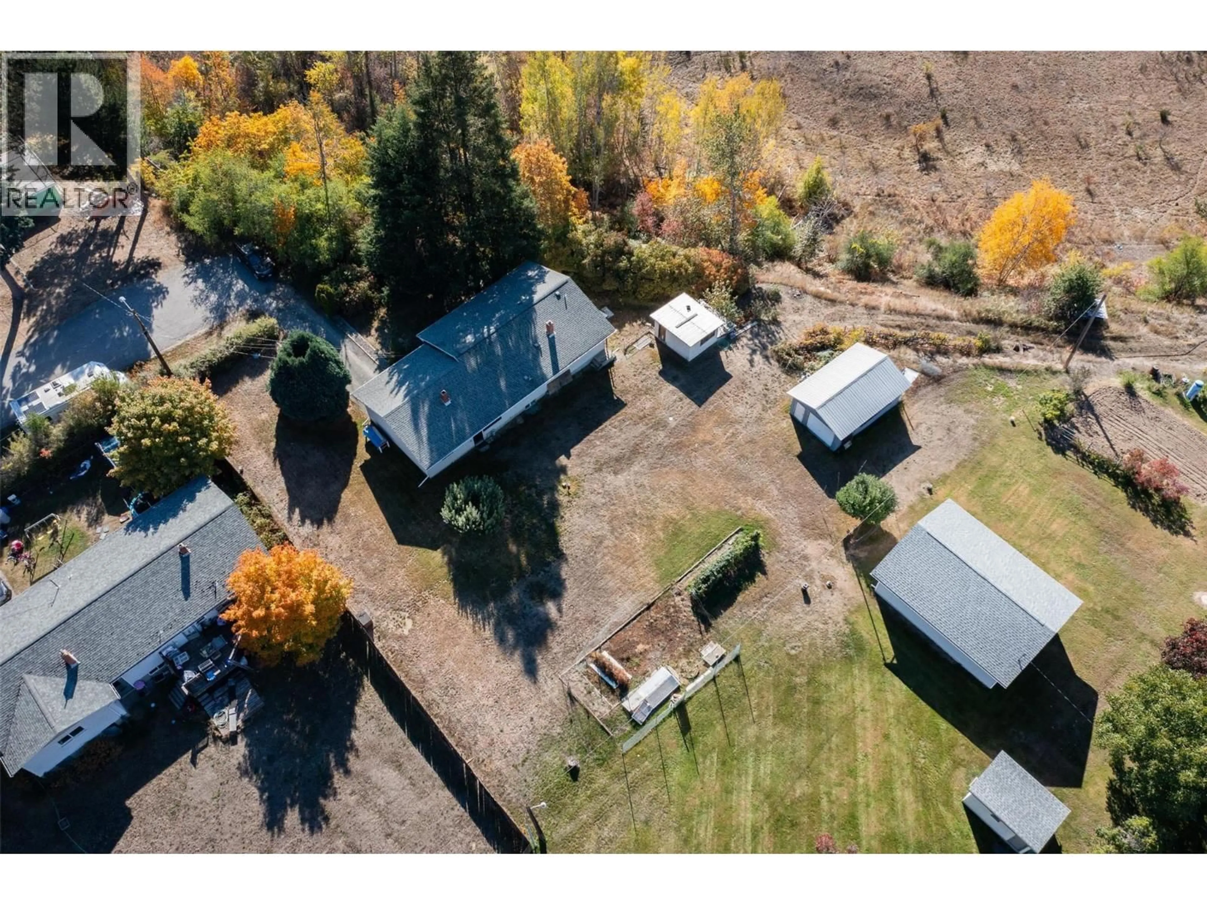 A pic from outside/outdoor area/front of a property/back of a property/a pic from drone, unknown for 832 KOOTENAY ROAD, Castlegar British Columbia V1N4K2