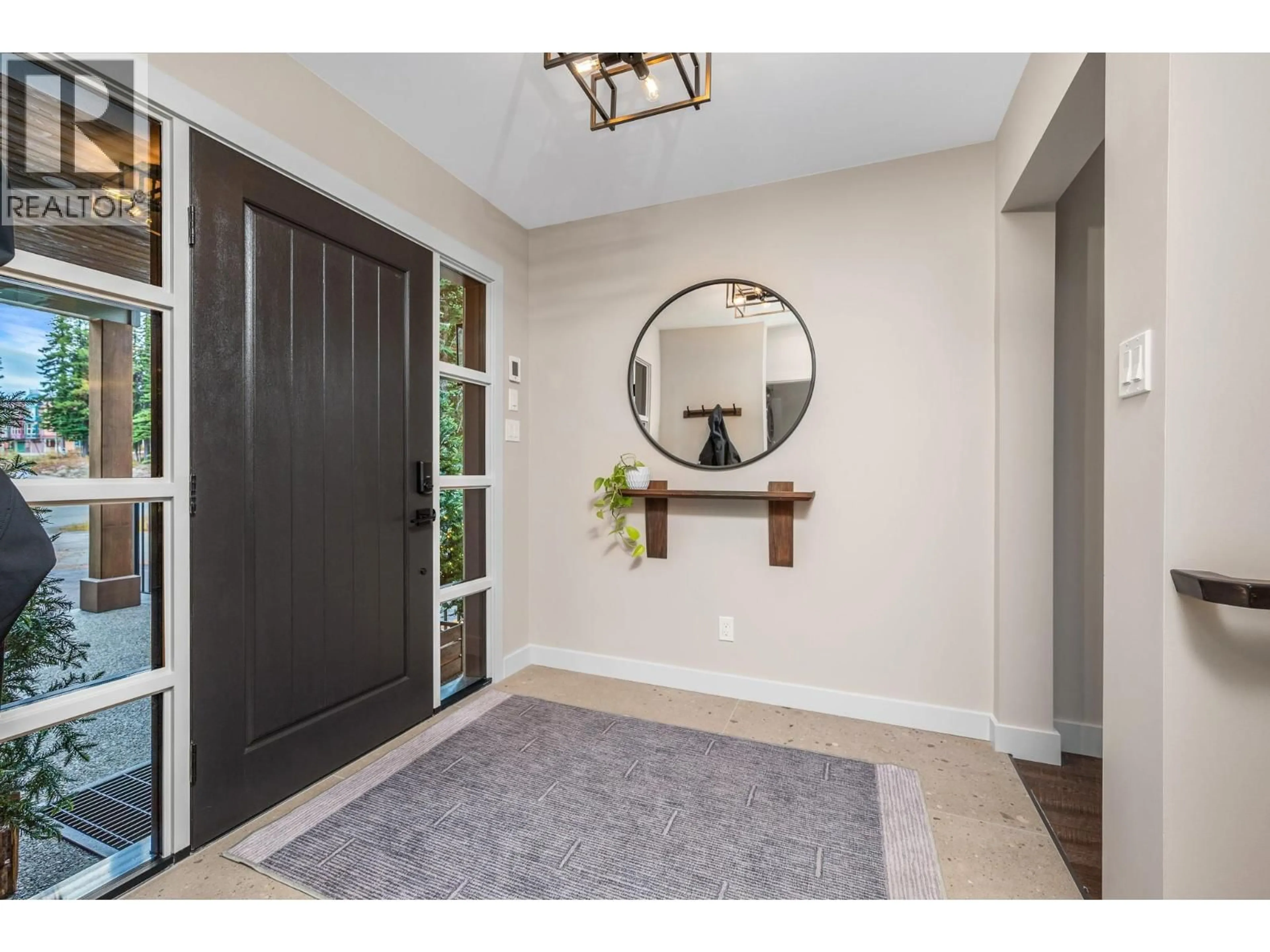 Indoor entryway for 1 & 2 - 440 MONASHEE ROAD, Vernon British Columbia V1B0S5