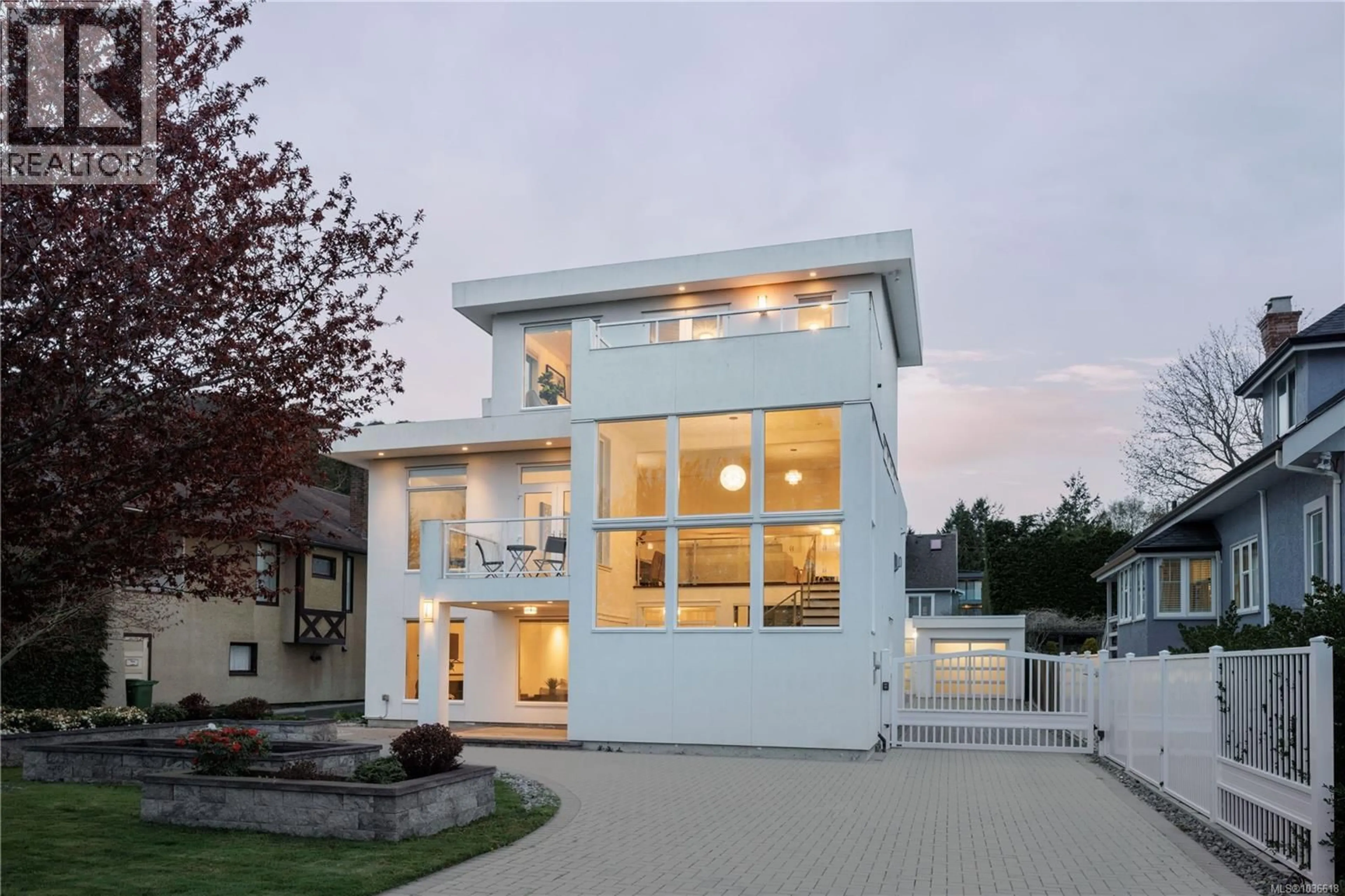 Home with vinyl exterior material, unknown for 376 KING GEORGE TERRACE, Oak Bay British Columbia V8S2K3