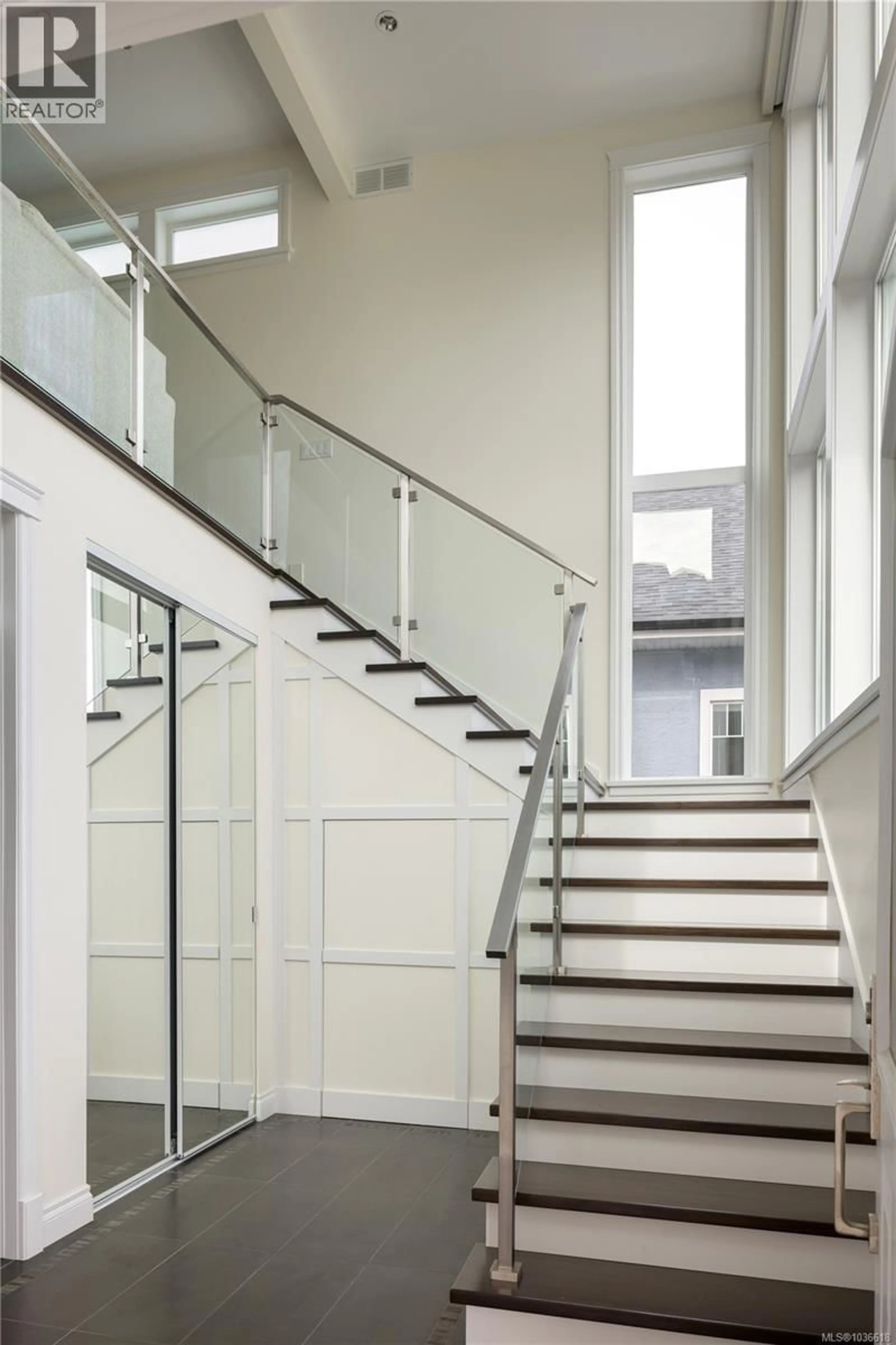 Stairs for 376 KING GEORGE TERRACE, Oak Bay British Columbia V8S2K3