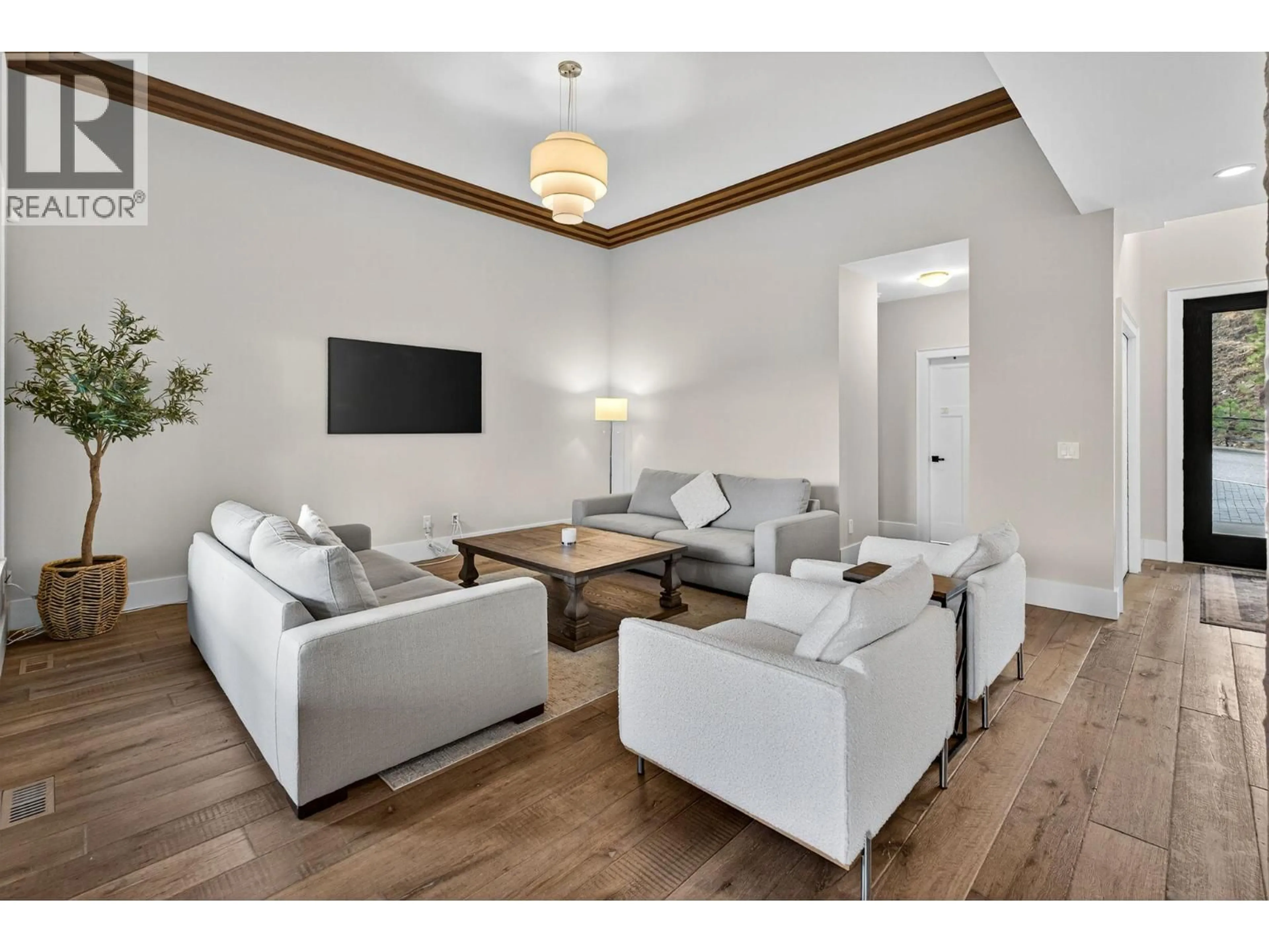Living room with furniture, wood/laminate floor for 460 ROCKVIEW LANE, Kelowna British Columbia V1W5K2
