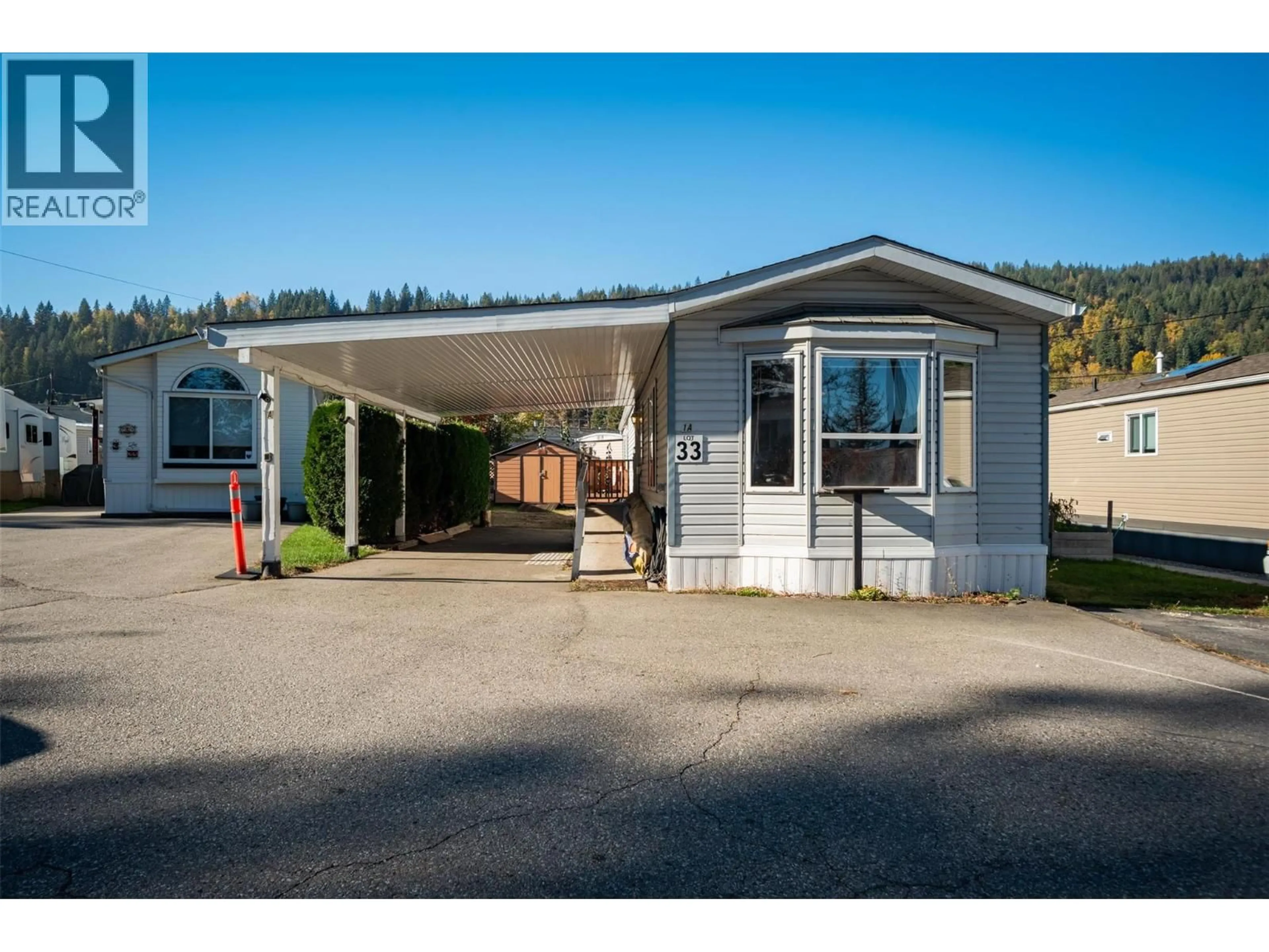 Home with vinyl exterior material, street for 33 - 1525 COLUMBIA AVENUE, Castlegar British Columbia V1N1J1
