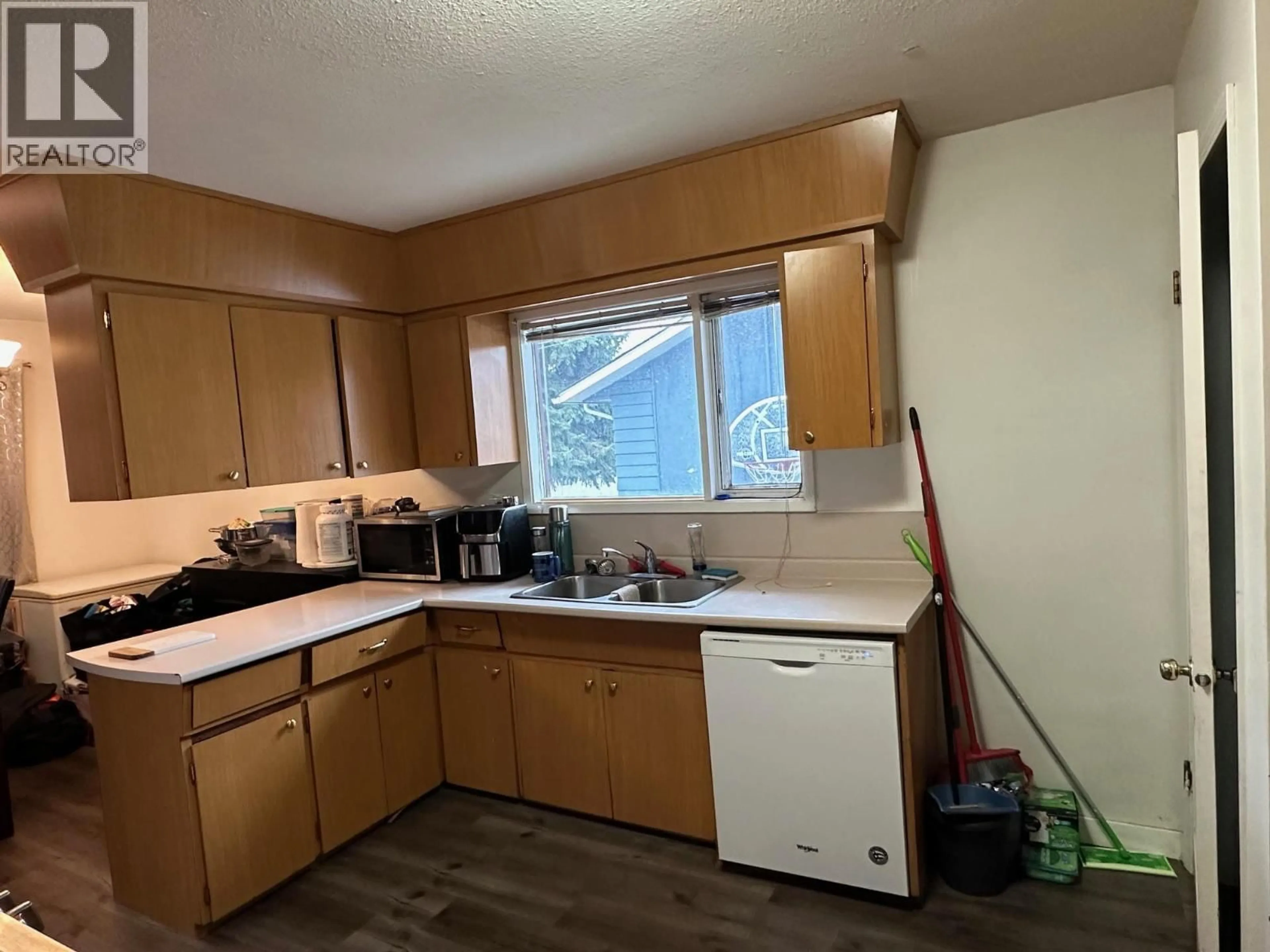 Standard kitchen, unknown for 682 ALBERNI AVENUE, Kamloops British Columbia V2B1T1
